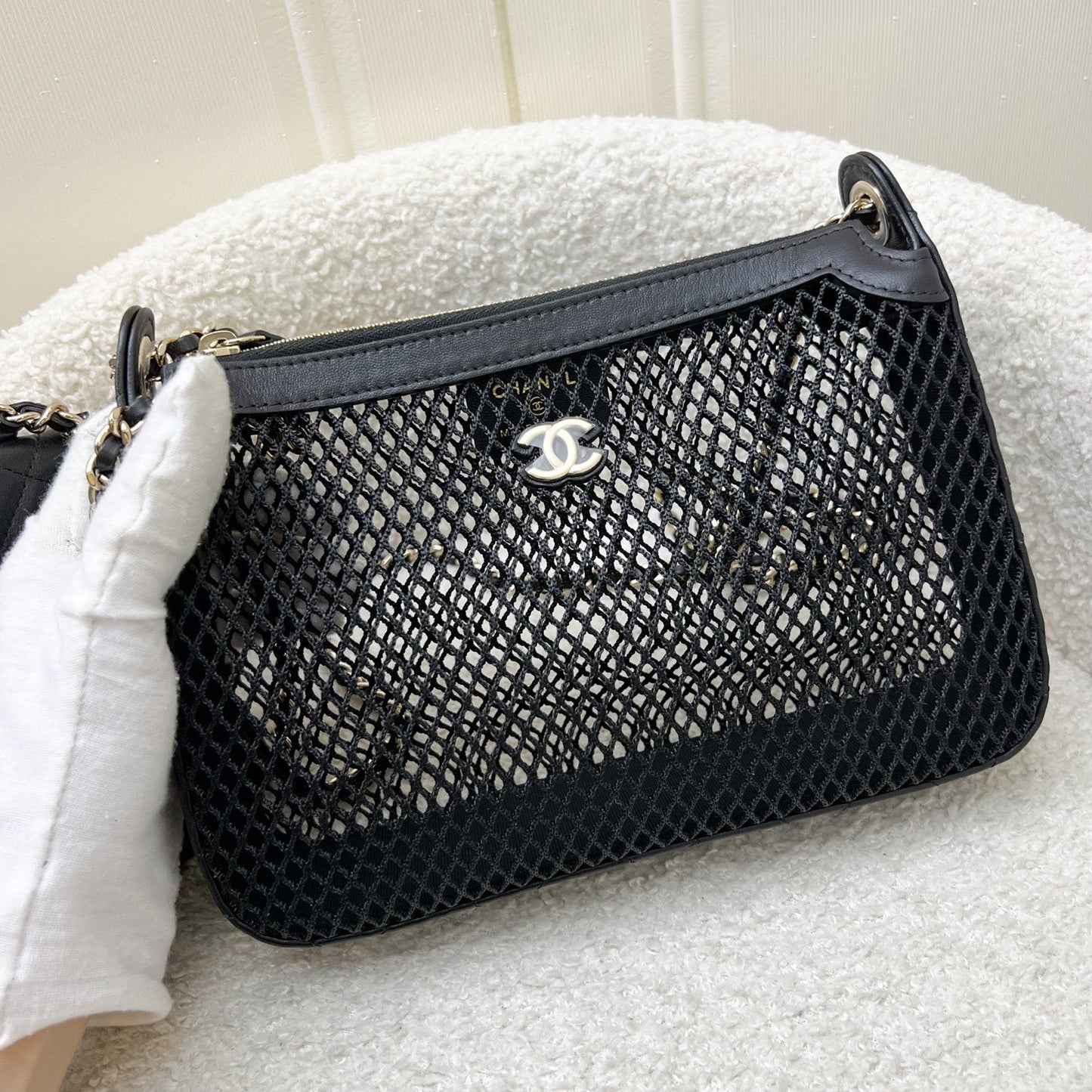 GLM-25S Clutch on Chain in Black Mesh and LGHW