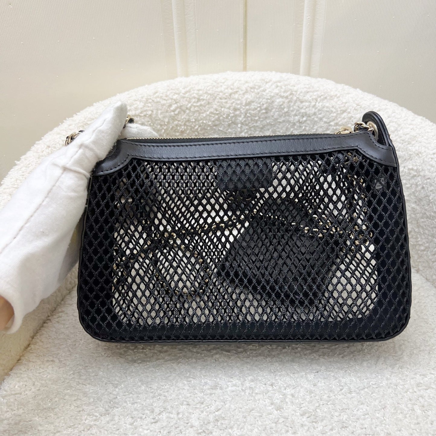 GLM-25S Clutch on Chain in Black Mesh and LGHW