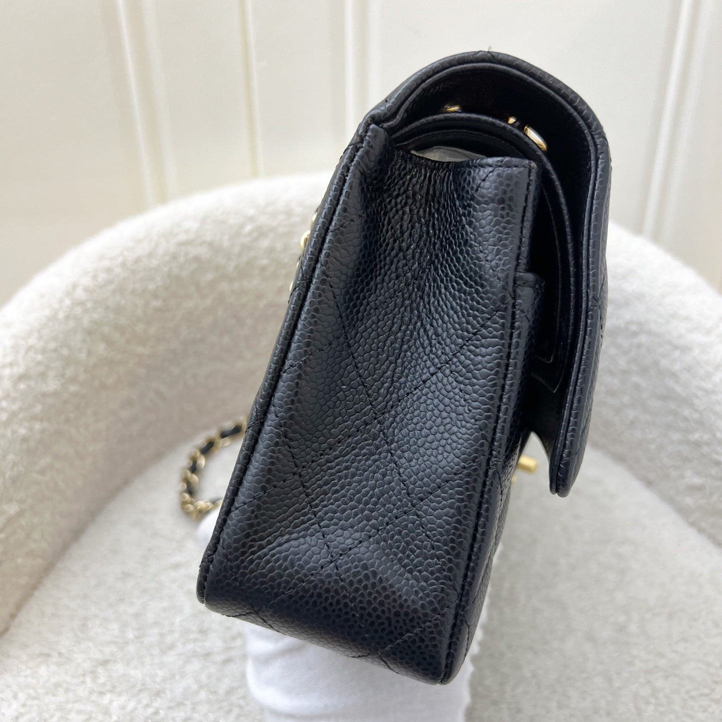 GLM- Medium Classic Flap CF in Black Caviar and 24K GHW