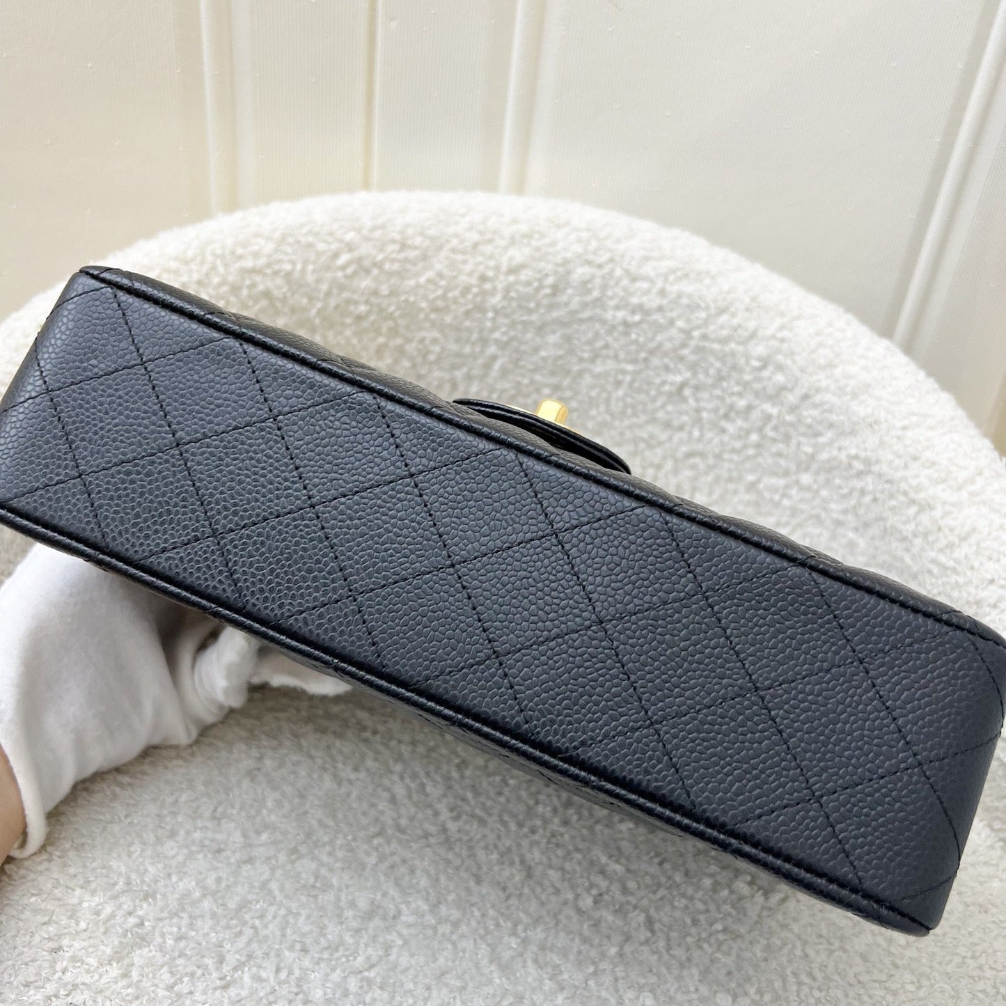 GLM- Medium Classic Flap CF in Black Caviar and 24K GHW