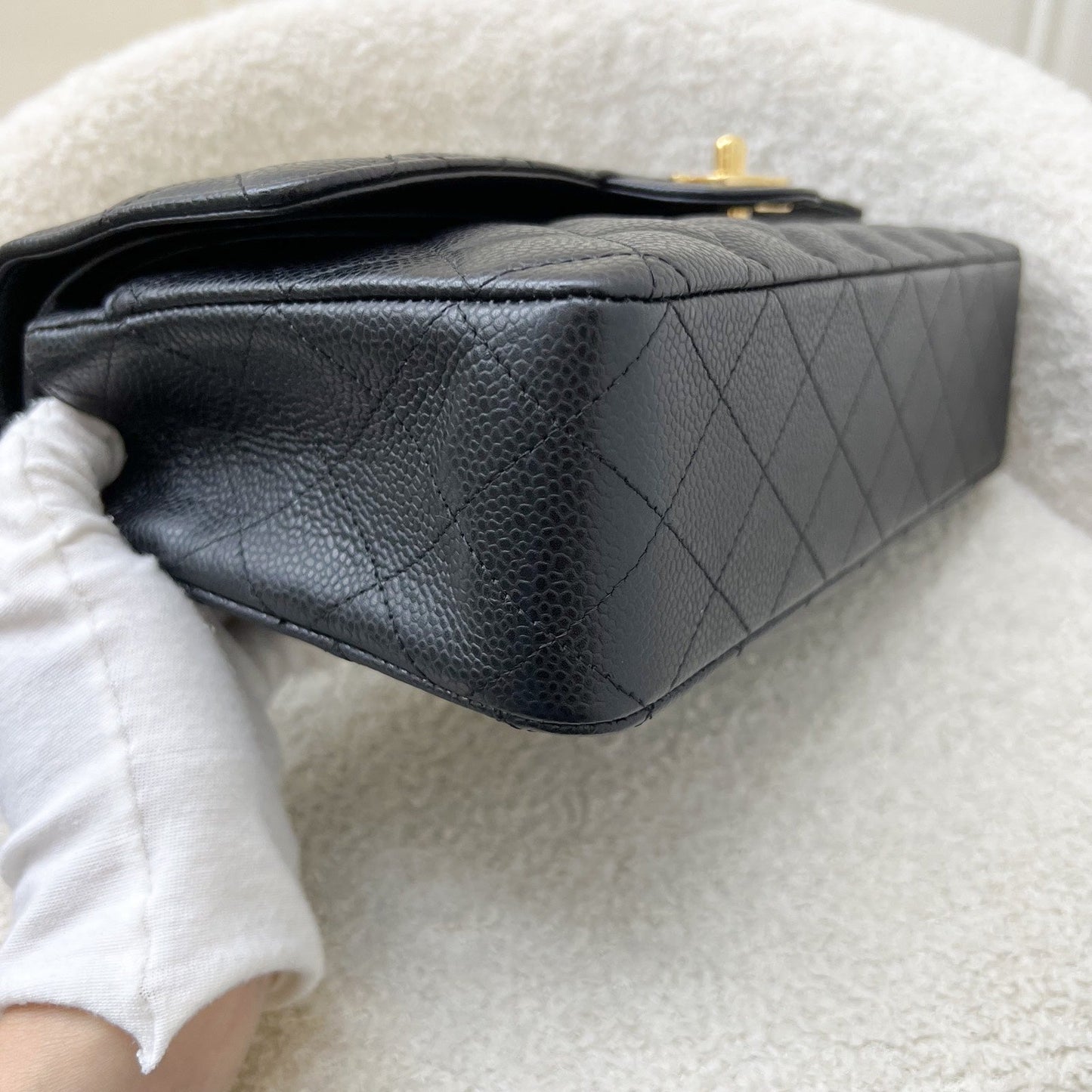 GLM- Medium Classic Flap CF in Black Caviar and 24K GHW
