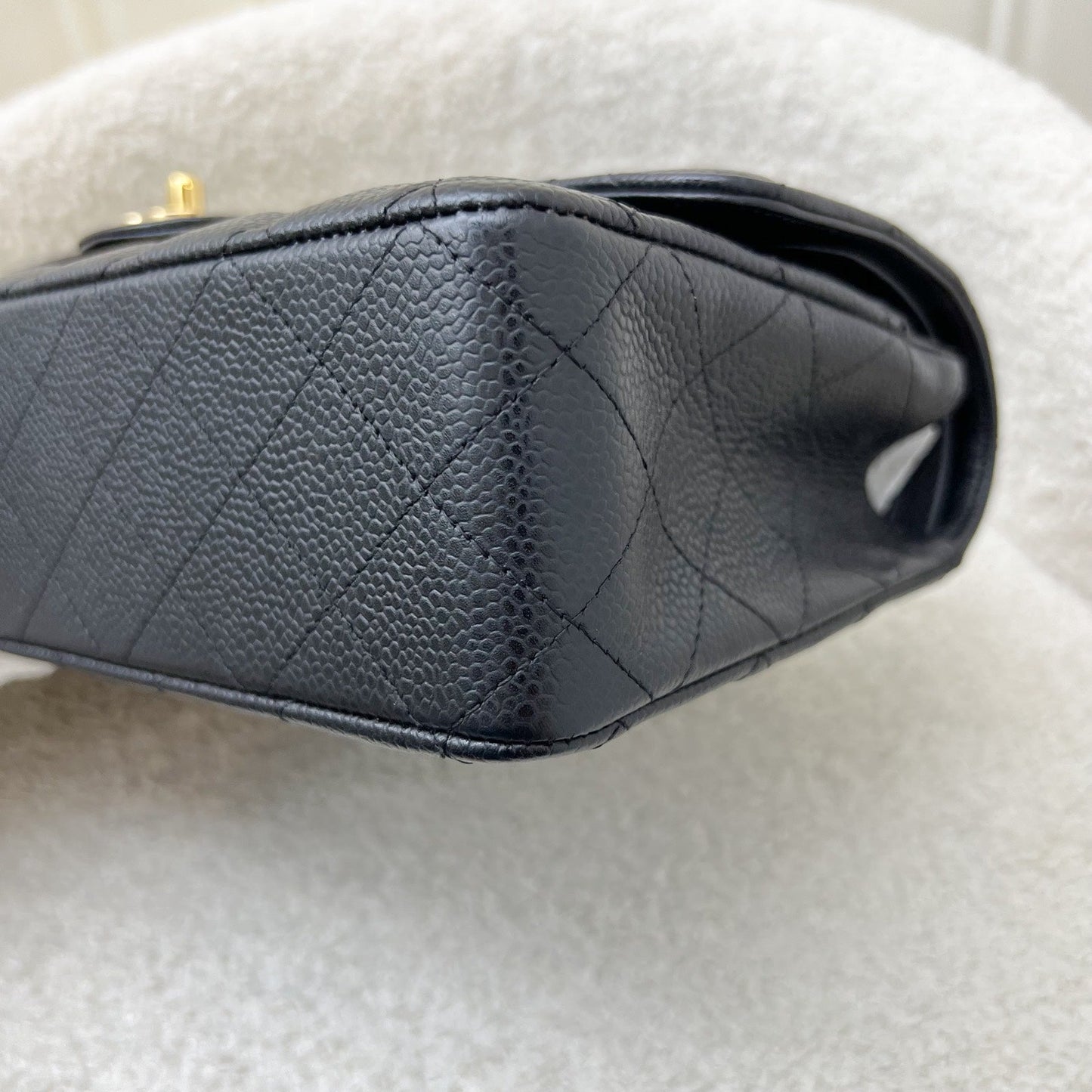 GLM- Medium Classic Flap CF in Black Caviar and 24K GHW