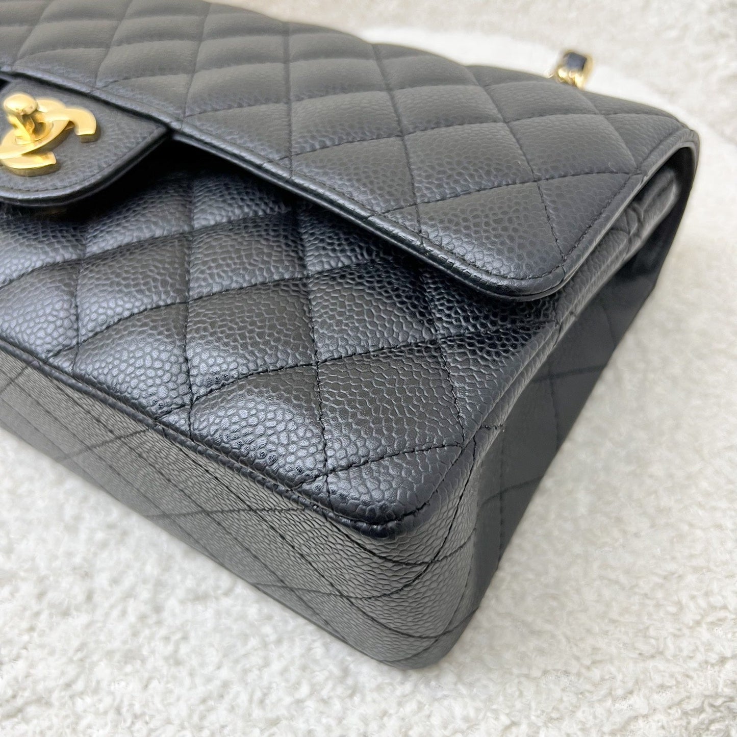 GLM- Medium Classic Flap CF in Black Caviar and 24K GHW