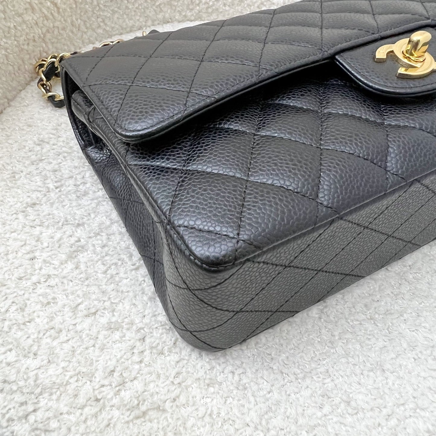 GLM- Medium Classic Flap CF in Black Caviar and 24K GHW