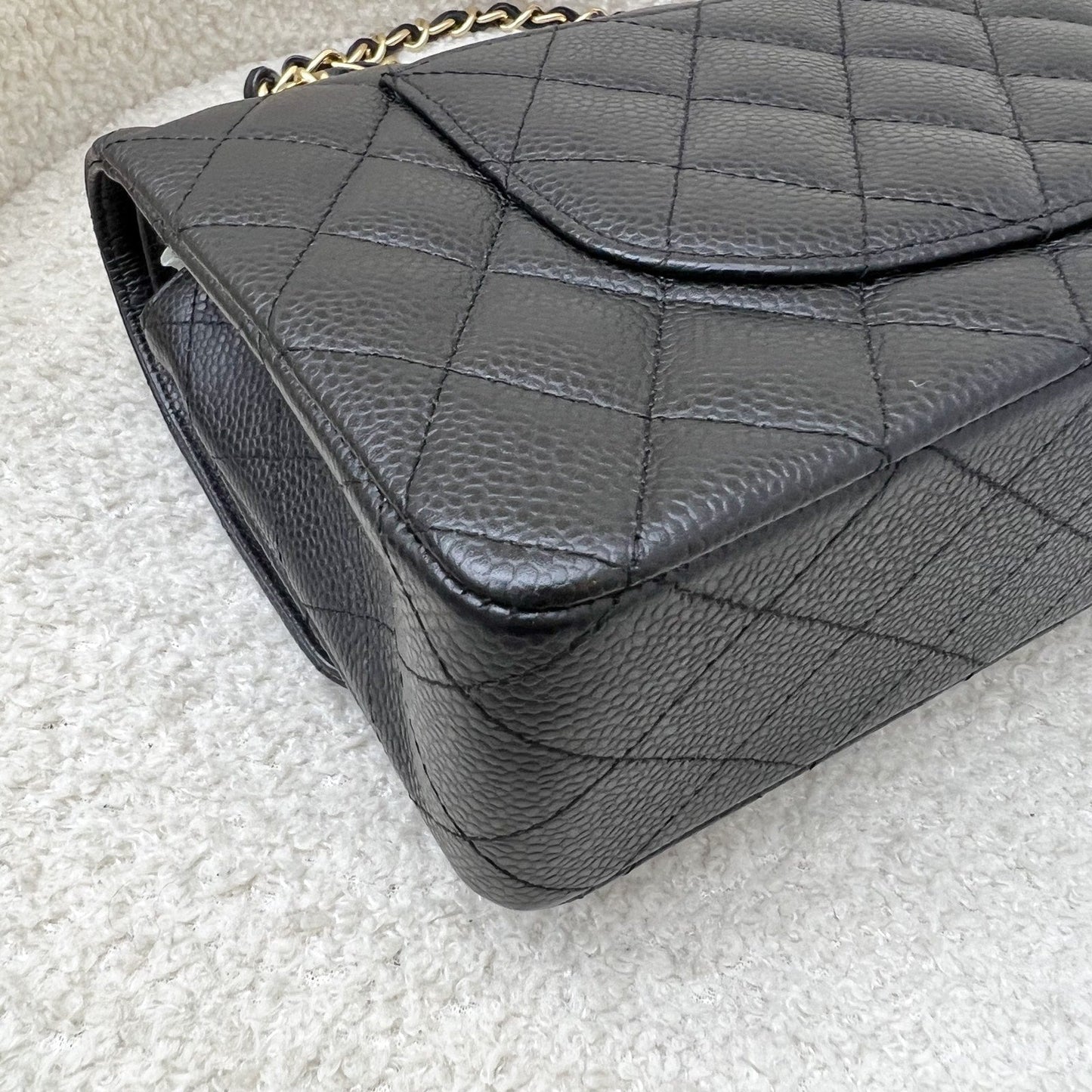 GLM- Medium Classic Flap CF in Black Caviar and 24K GHW