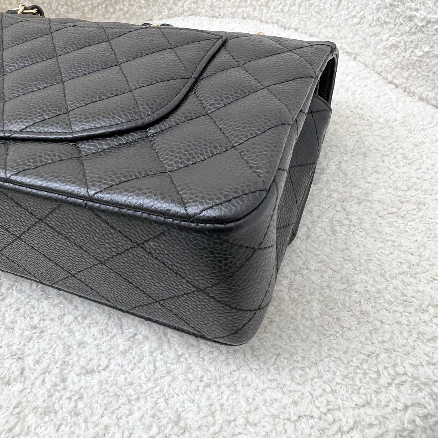 GLM- Medium Classic Flap CF in Black Caviar and 24K GHW