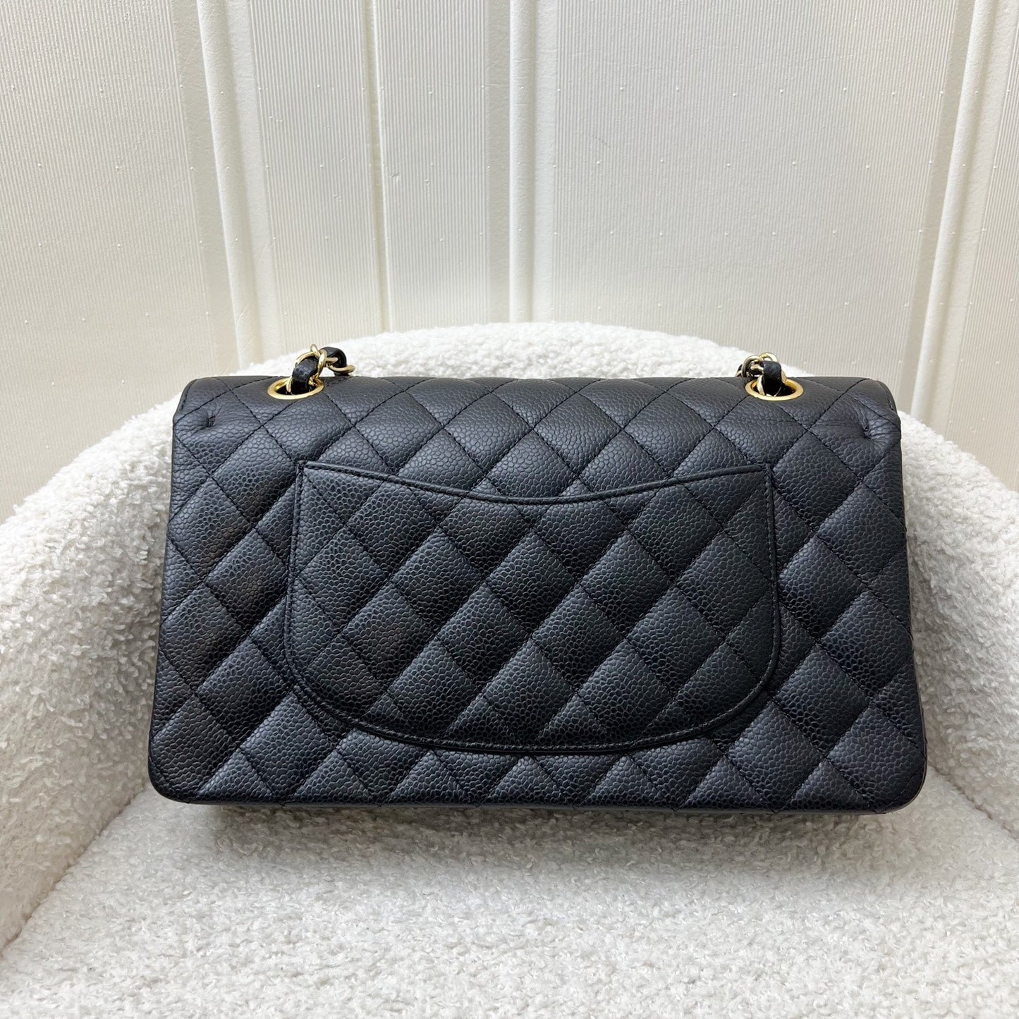 GLM- Medium Classic Flap CF in Black Caviar and 24K GHW