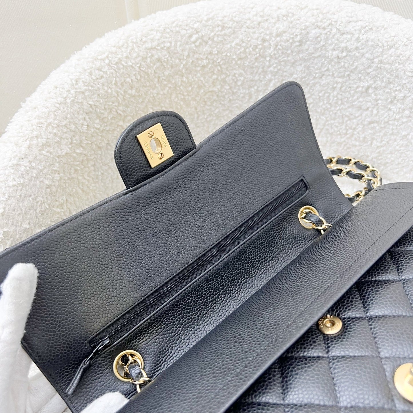 GLM- Medium Classic Flap CF in Black Caviar and 24K GHW