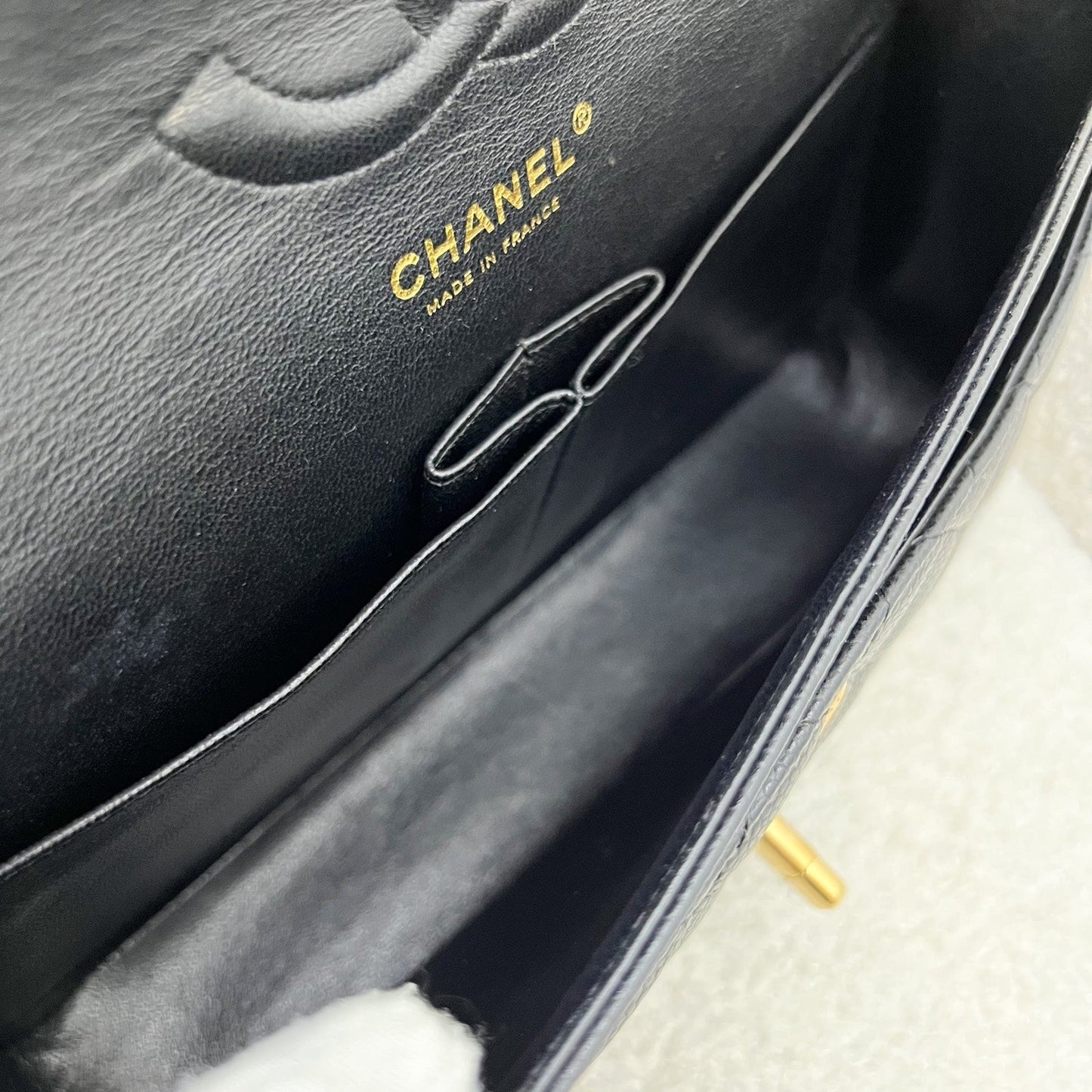 GLM- Medium Classic Flap CF in Black Caviar and 24K GHW