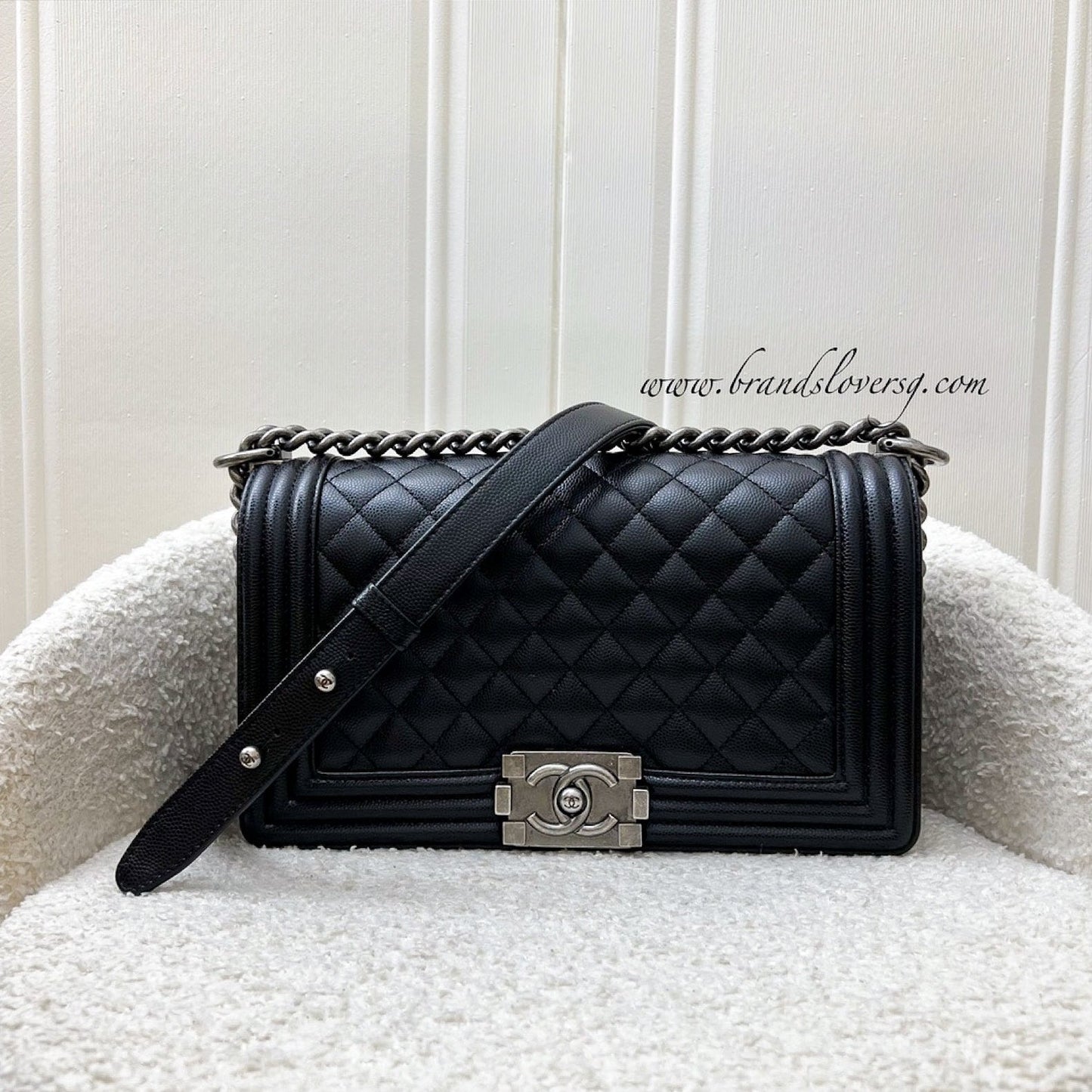 GLM-Medium 25cm Boy Flap in Black Caviar and RHW (Model: A67086)