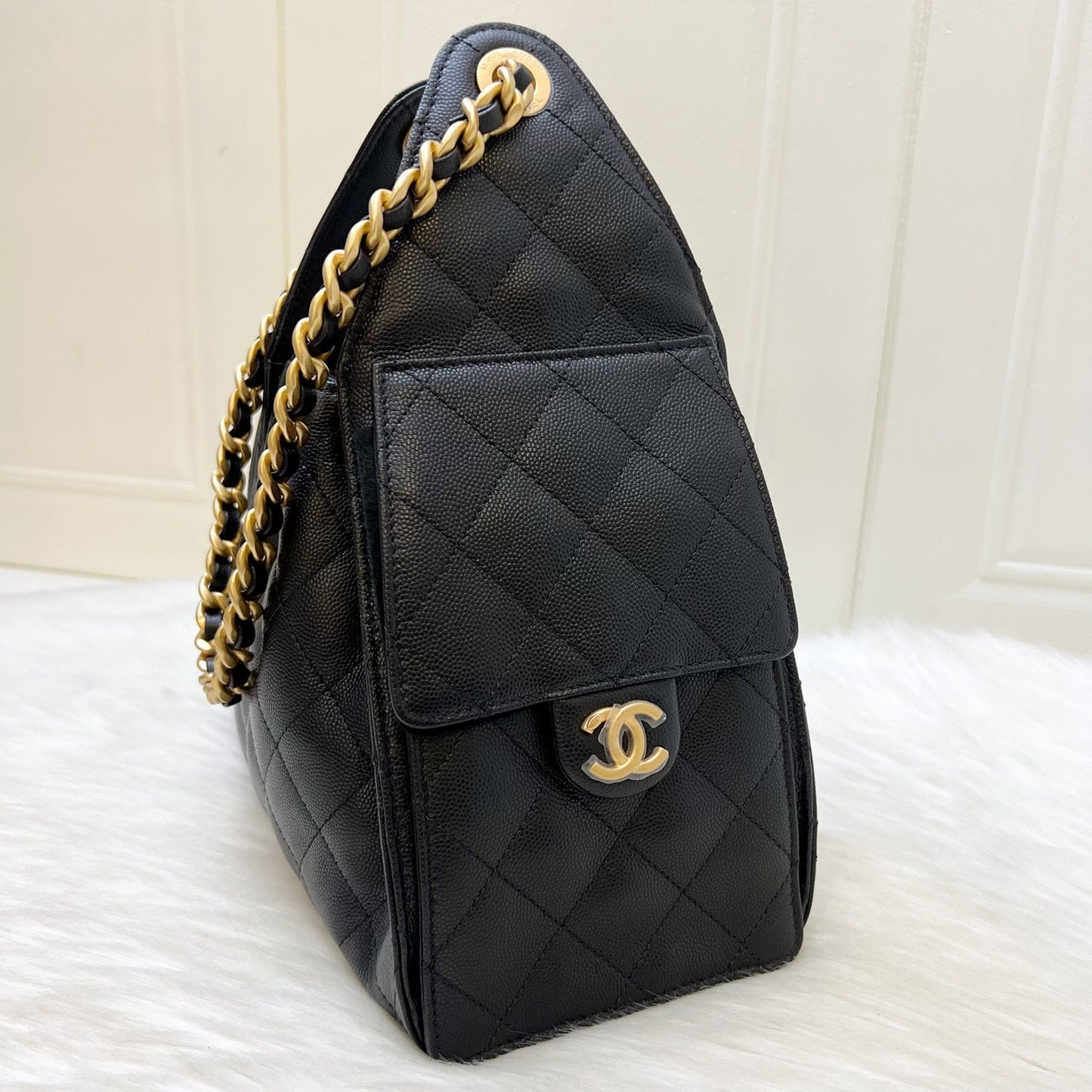 GLM-25 Small Hobo Bag in Black Caviar and AGHW (Model: AS5293)