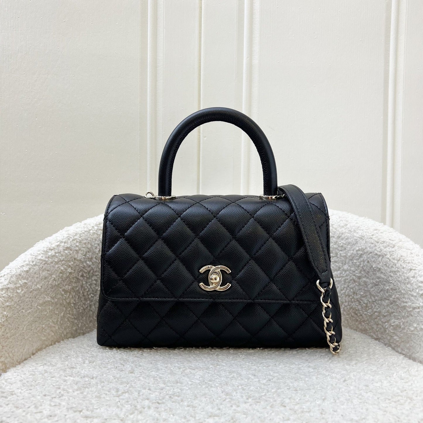 GLM-Small (24cm) Coco Handle Flap in Black Caviar and LGHW (Model: A92990)
