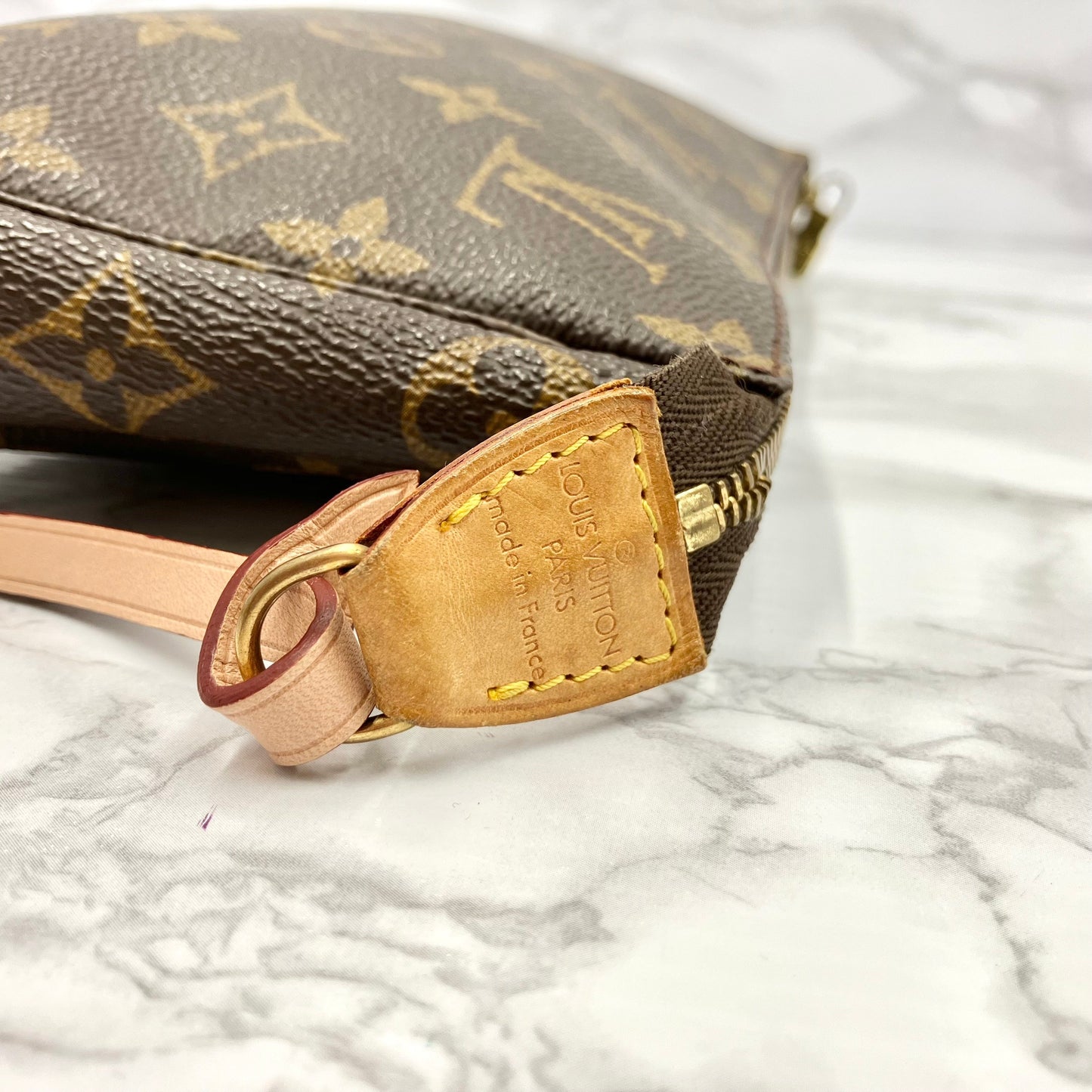 LUOIS VUITTON Monogram Pochette Axessoire