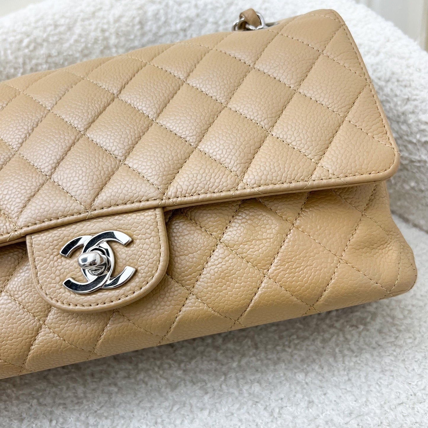 GLM-Medium Classic Flap CF in Beige Caviar and SHW