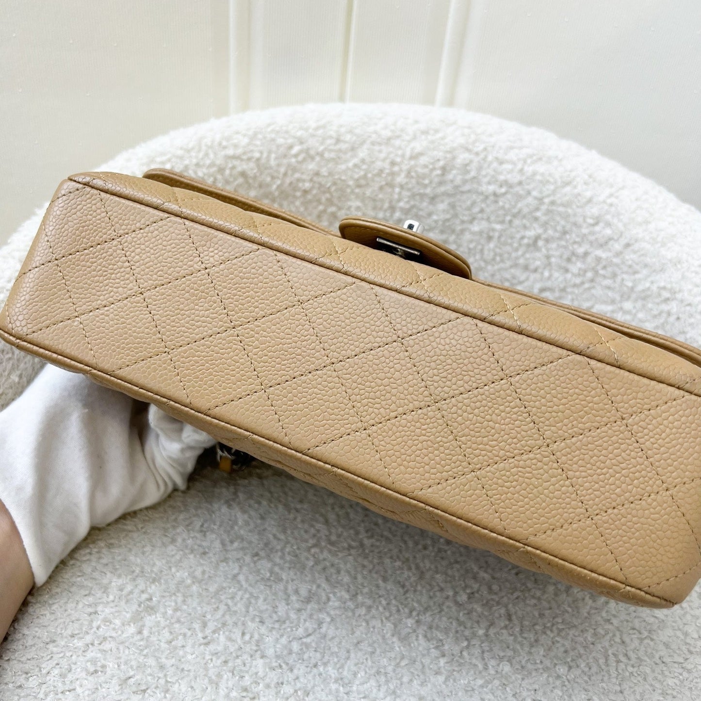 GLM-Medium Classic Flap CF in Beige Caviar and SHW