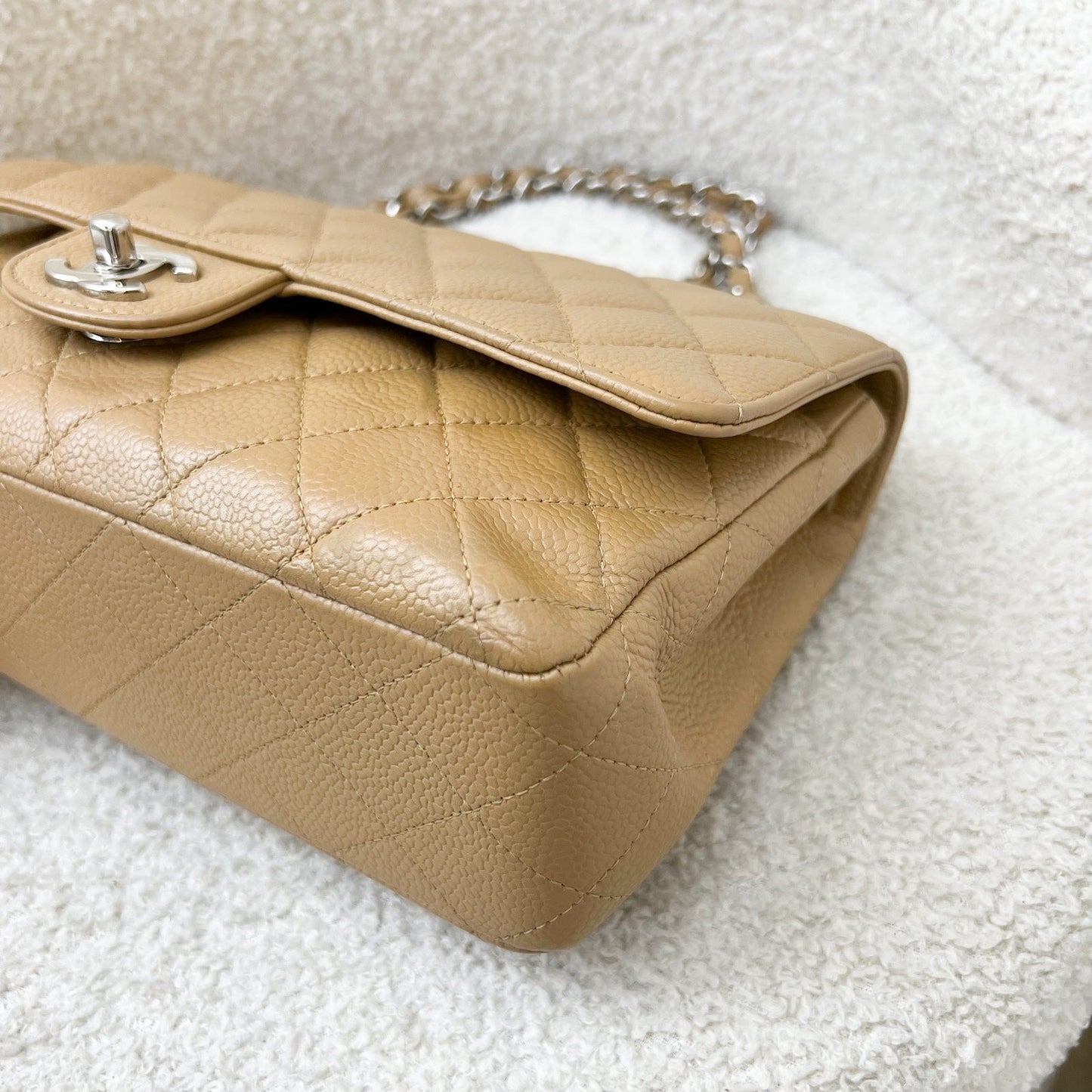GLM-Medium Classic Flap CF in Beige Caviar and SHW