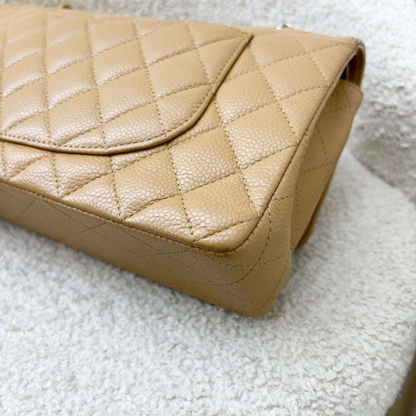 GLM-Medium Classic Flap CF in Beige Caviar and SHW