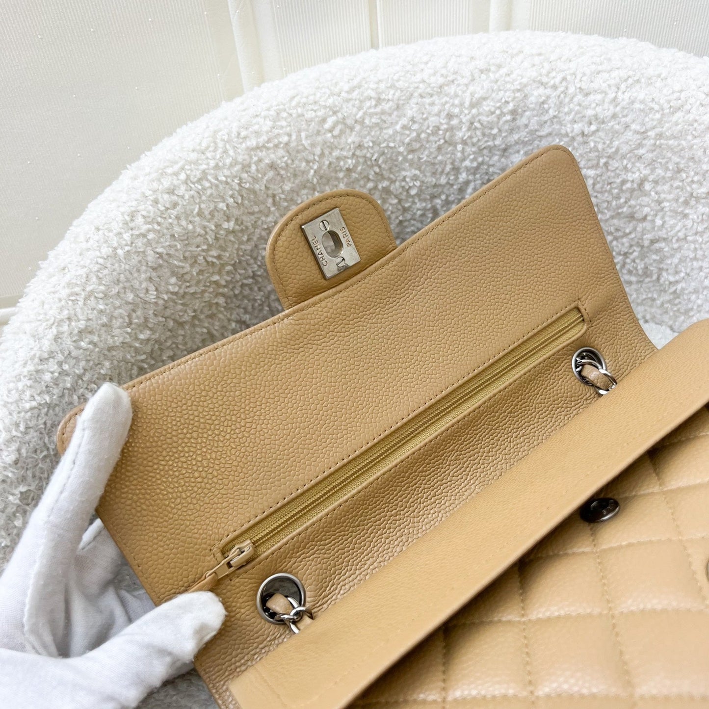 GLM-Medium Classic Flap CF in Beige Caviar and SHW