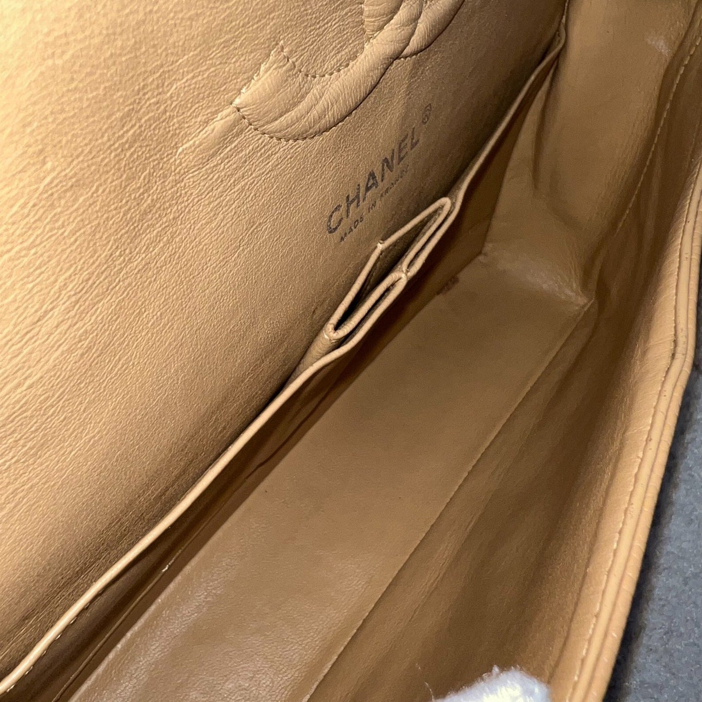 GLM-Medium Classic Flap CF in Beige Caviar and SHW