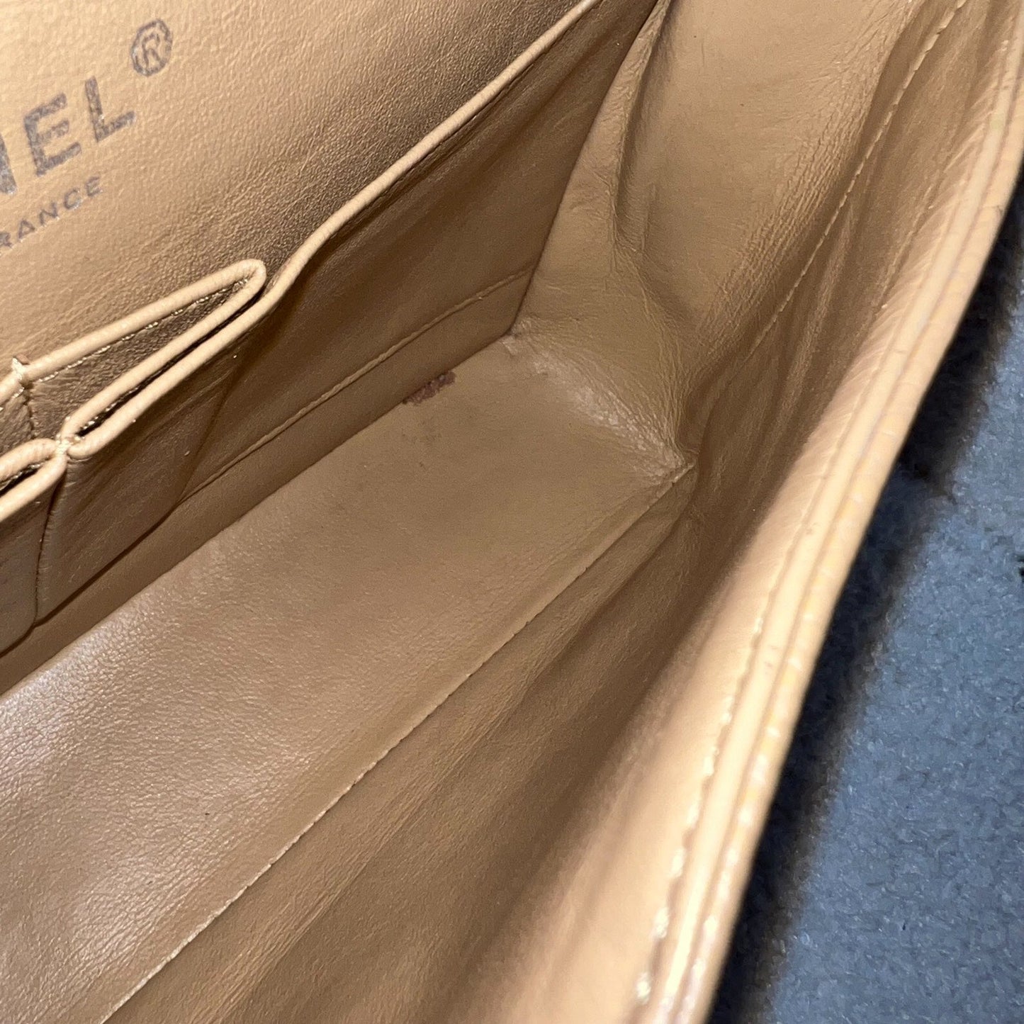 GLM-Medium Classic Flap CF in Beige Caviar and SHW