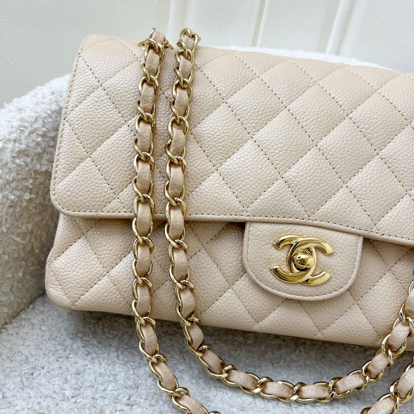 GLM-Medium Classic Flap CF in Beige Caviar and GHW