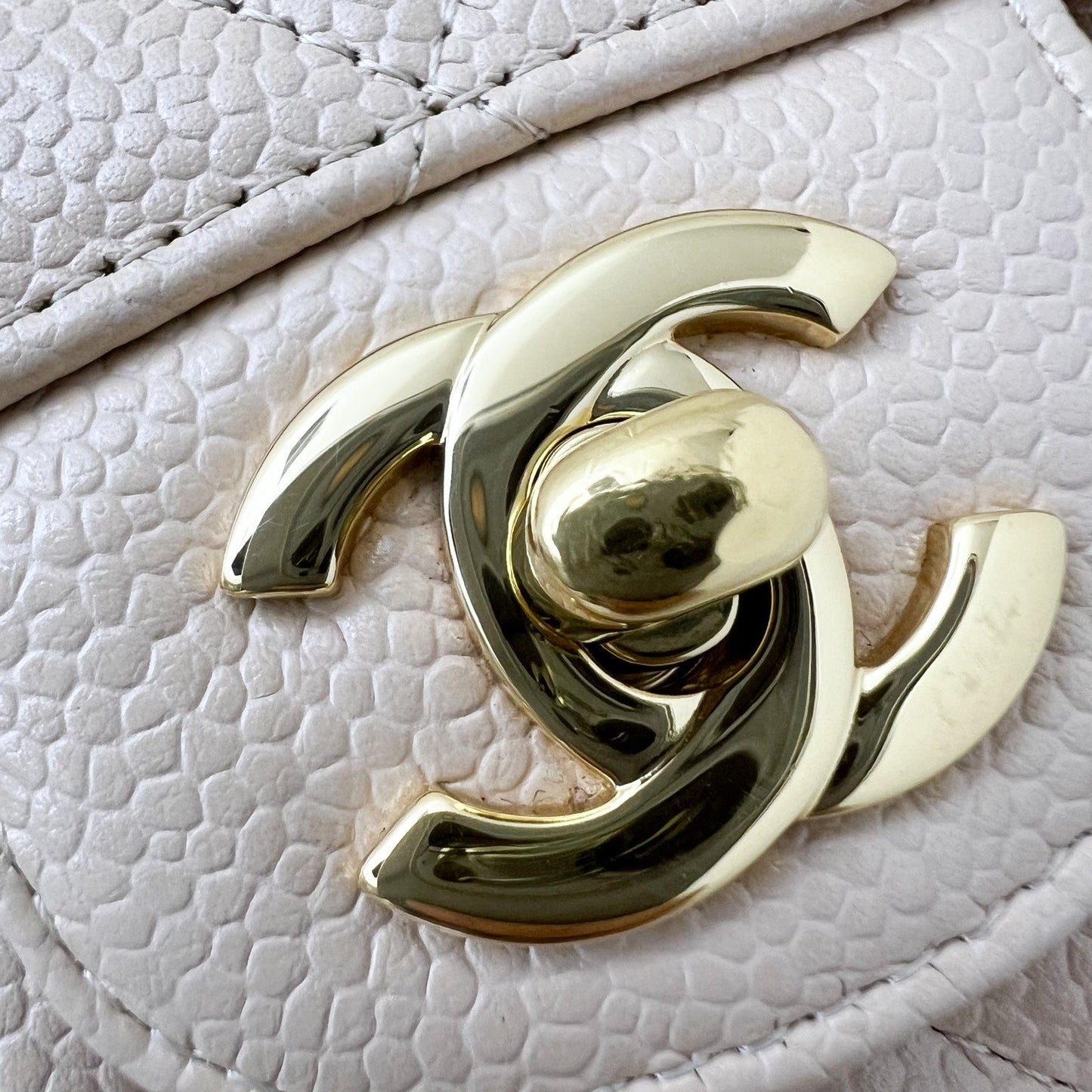 GLM-Medium Classic Flap CF in Beige Caviar and GHW