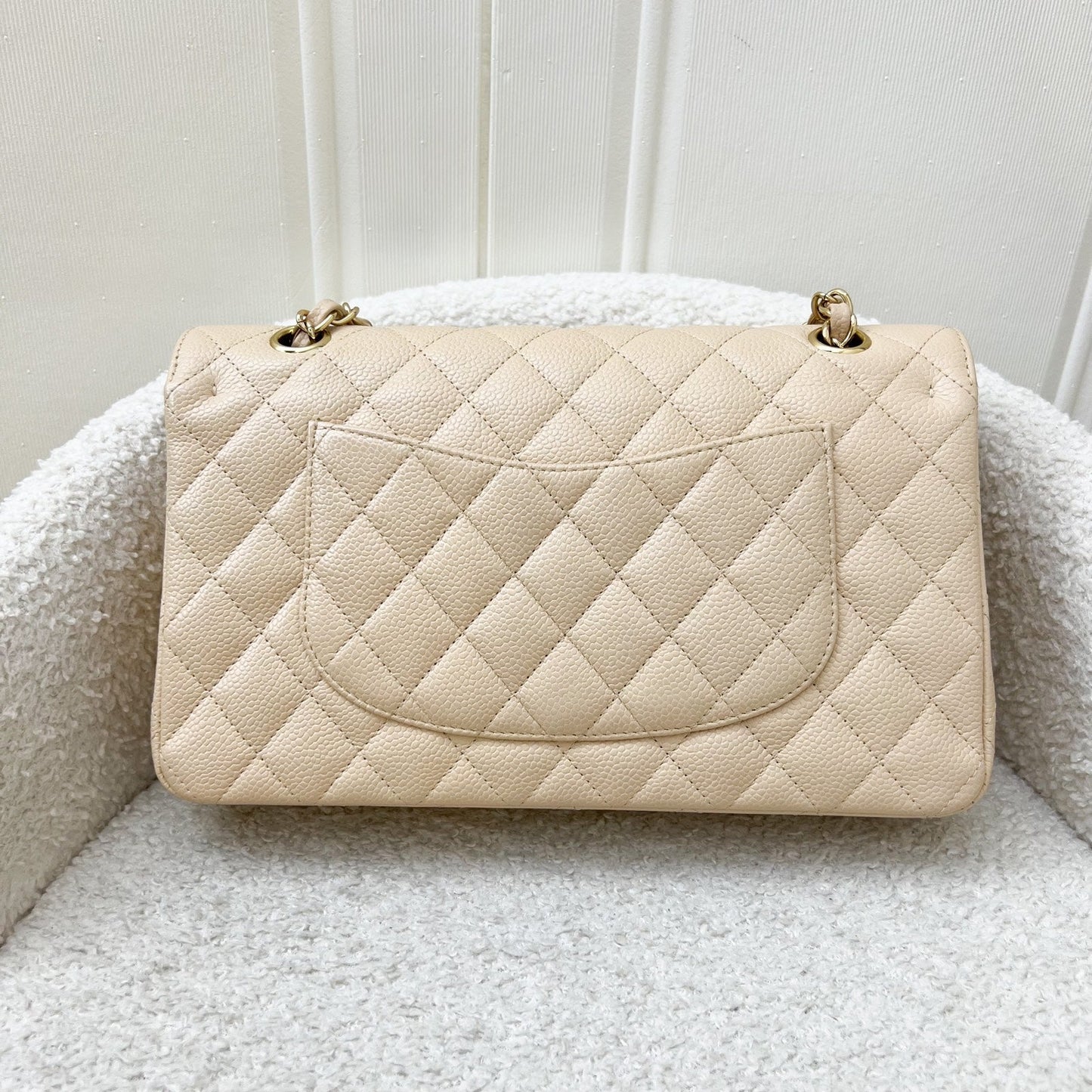 GLM-Medium Classic Flap CF in Beige Caviar and GHW