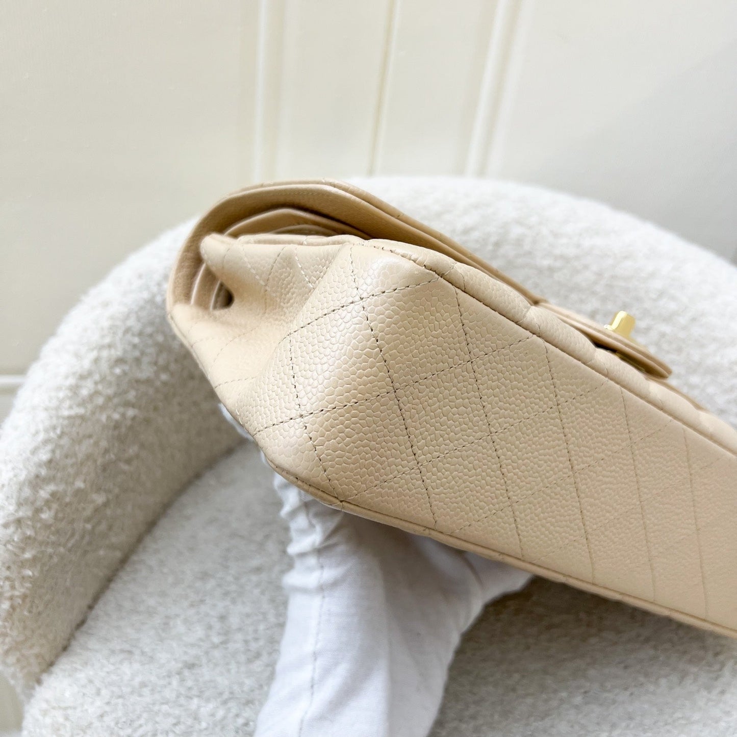 GLM-Medium Classic Flap CF in Beige Caviar and GHW