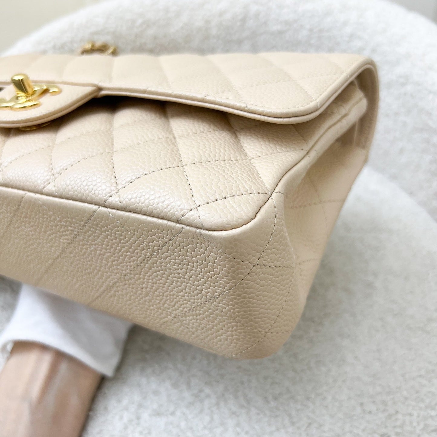 GLM-Medium Classic Flap CF in Beige Caviar and GHW