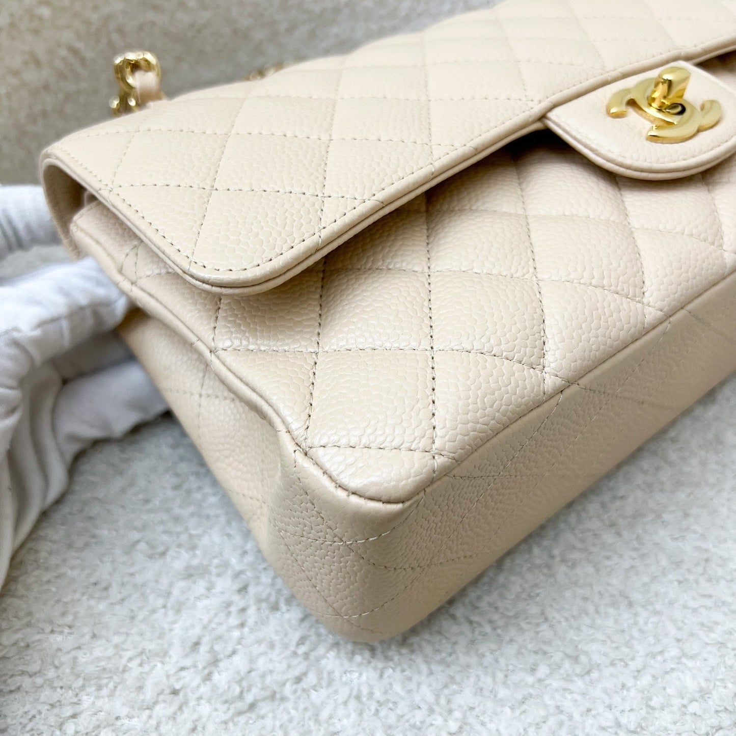 GLM-Medium Classic Flap CF in Beige Caviar and GHW
