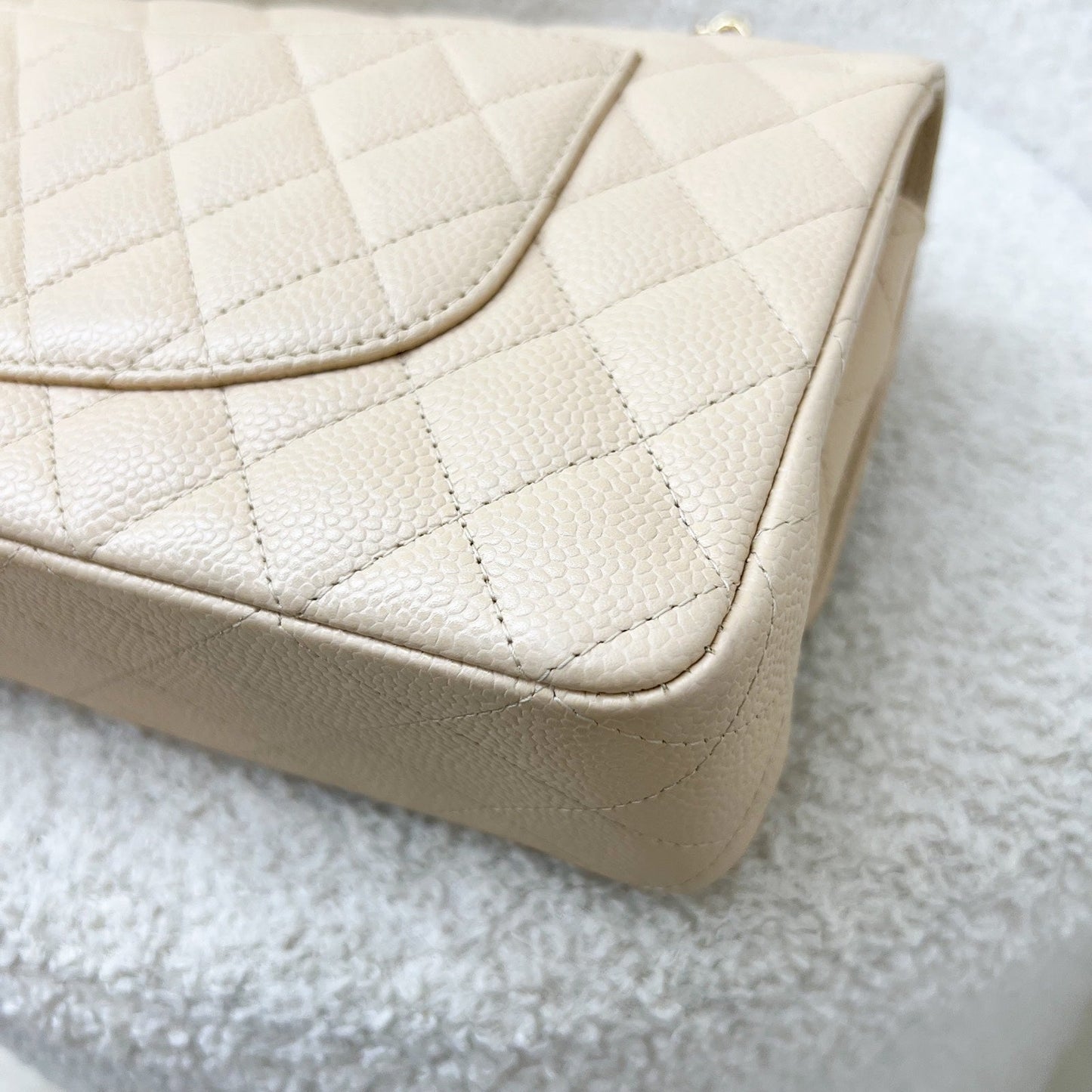 GLM-Medium Classic Flap CF in Beige Caviar and GHW