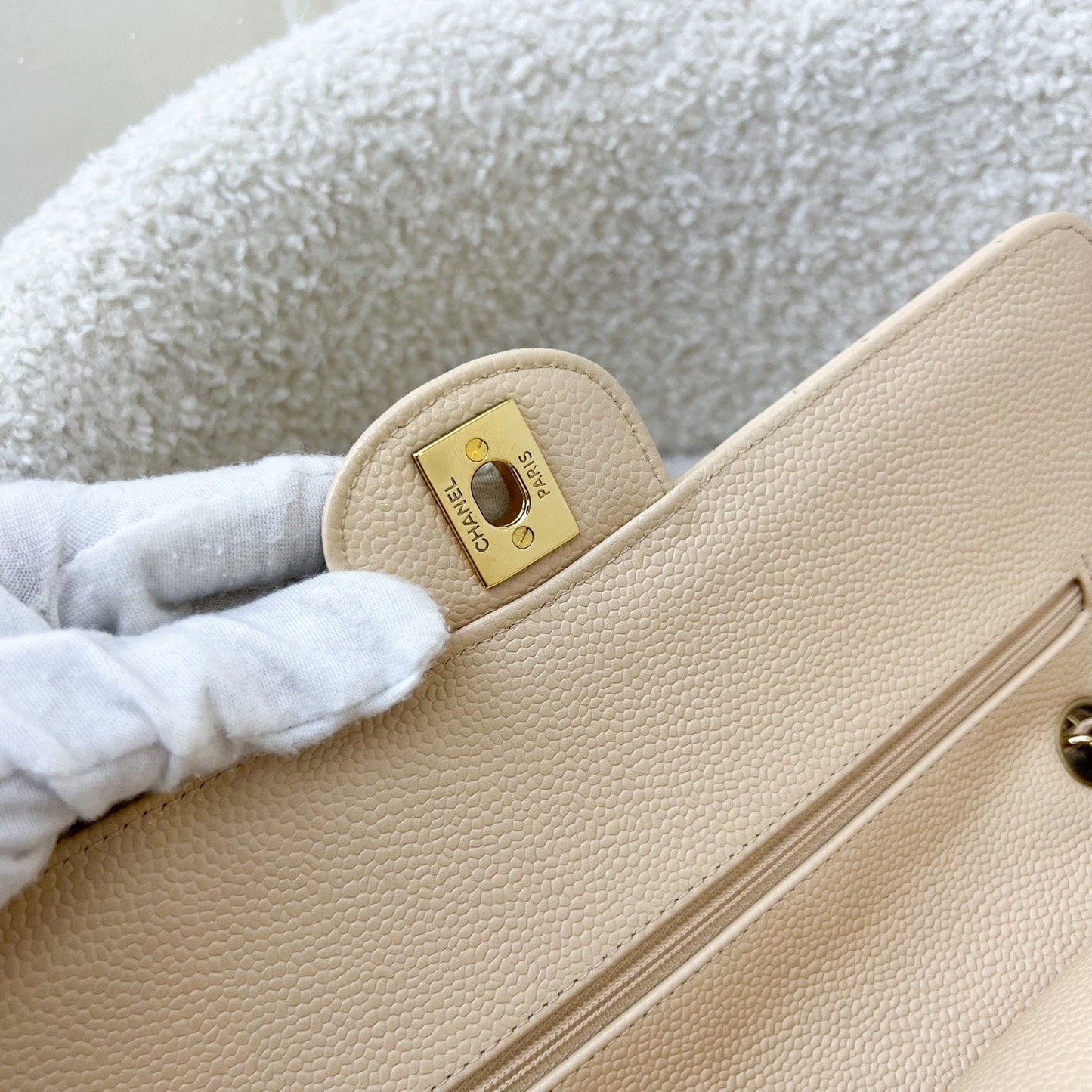GLM-Medium Classic Flap CF in Beige Caviar and GHW