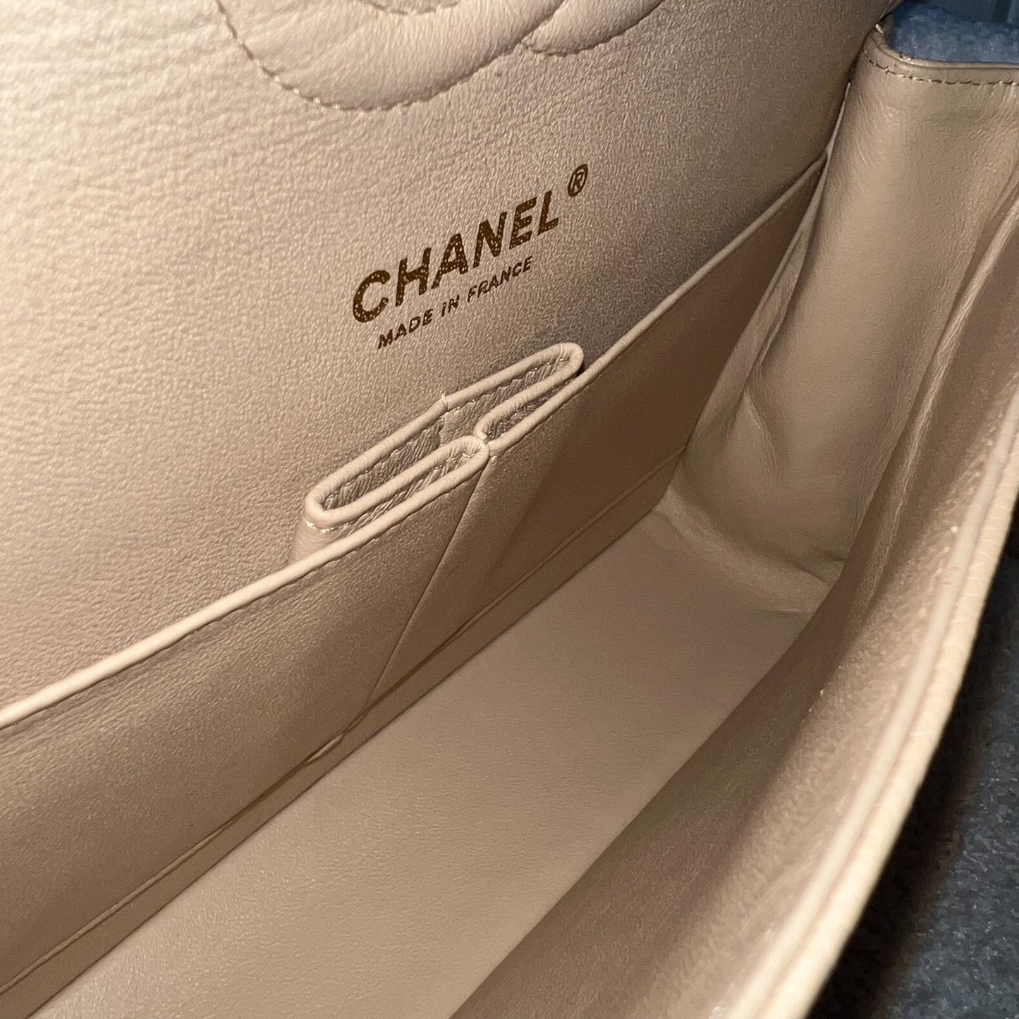GLM-Medium Classic Flap CF in Beige Caviar and GHW