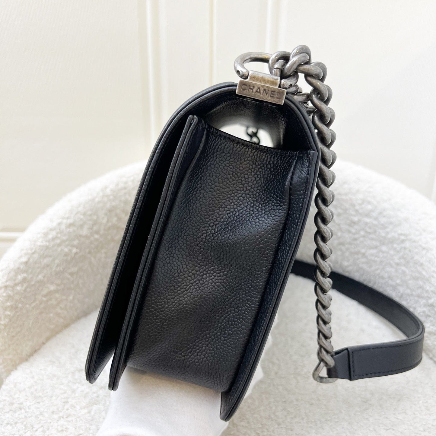 GLM-New Medium / Large 28cm Boy in Chevron Quilted Black Caviar and RHW (Model: A92193)