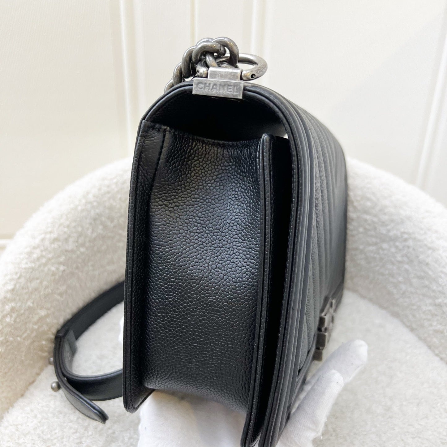 GLM-New Medium / Large 28cm Boy in Chevron Quilted Black Caviar and RHW (Model: A92193)