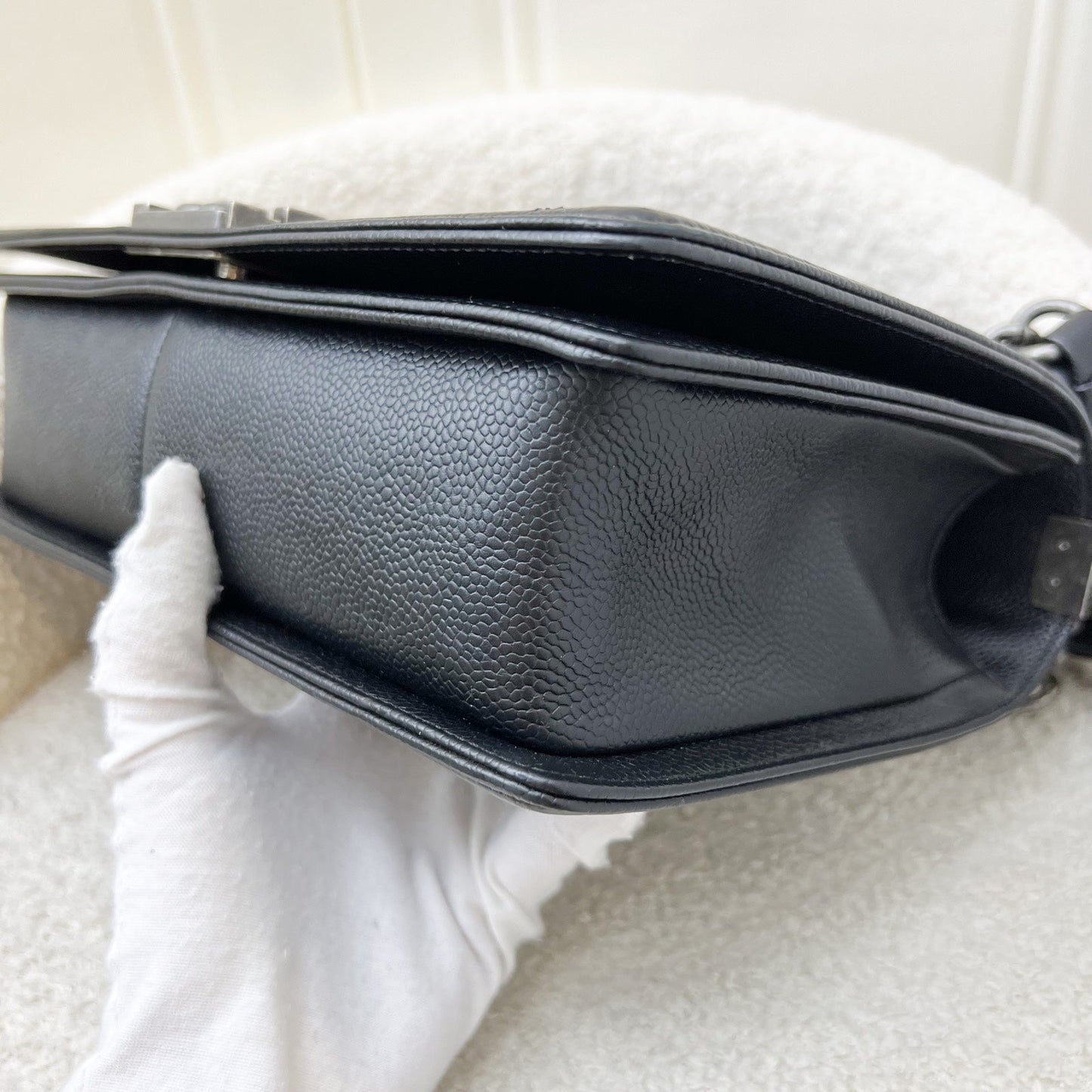 GLM-New Medium / Large 28cm Boy in Chevron Quilted Black Caviar and RHW (Model: A92193)