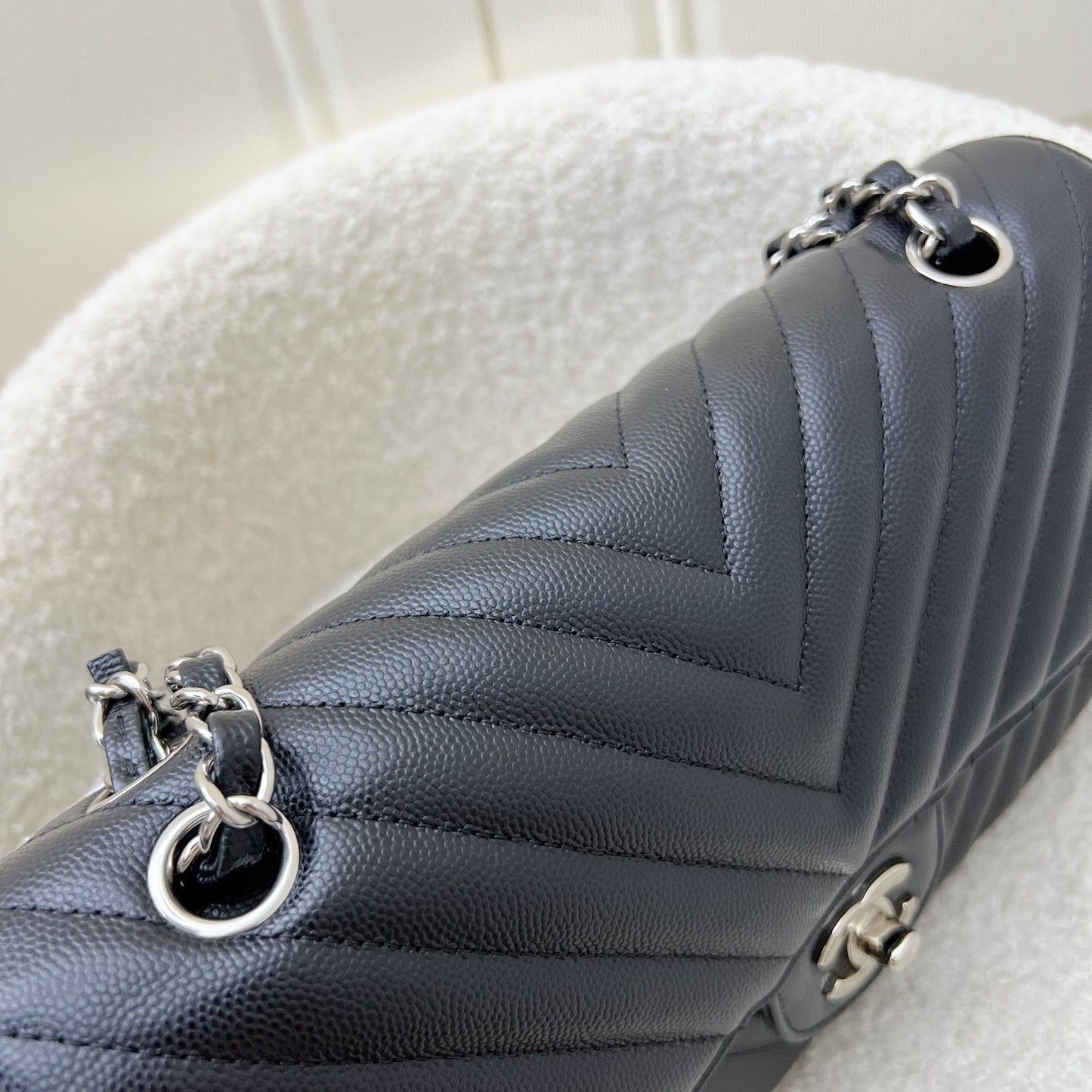 GLM-Medium Classic Flap CF in Chevron Quilted Black Caviar and SHW (Model: A01112)
