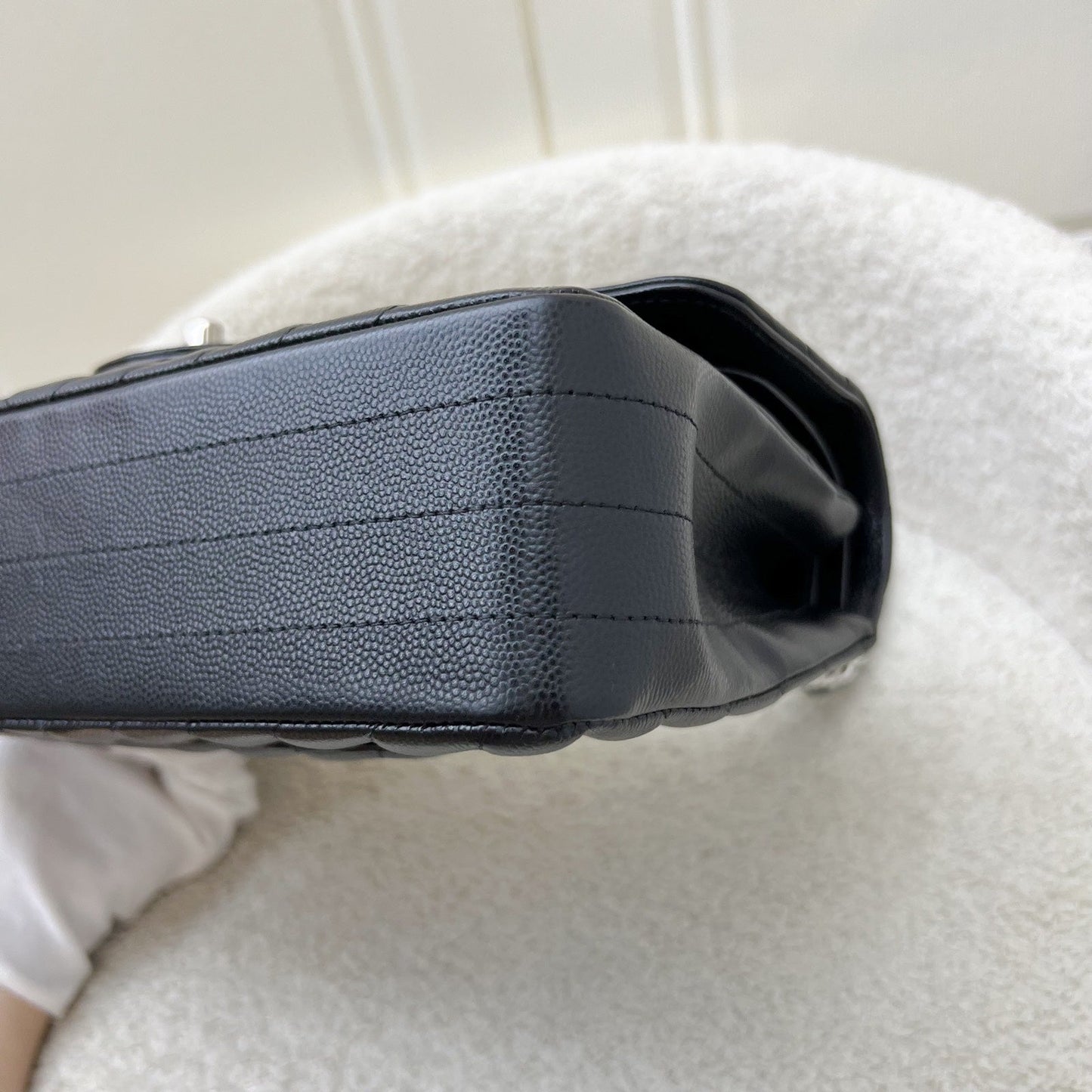 GLM-Medium Classic Flap CF in Chevron Quilted Black Caviar and SHW (Model: A01112)