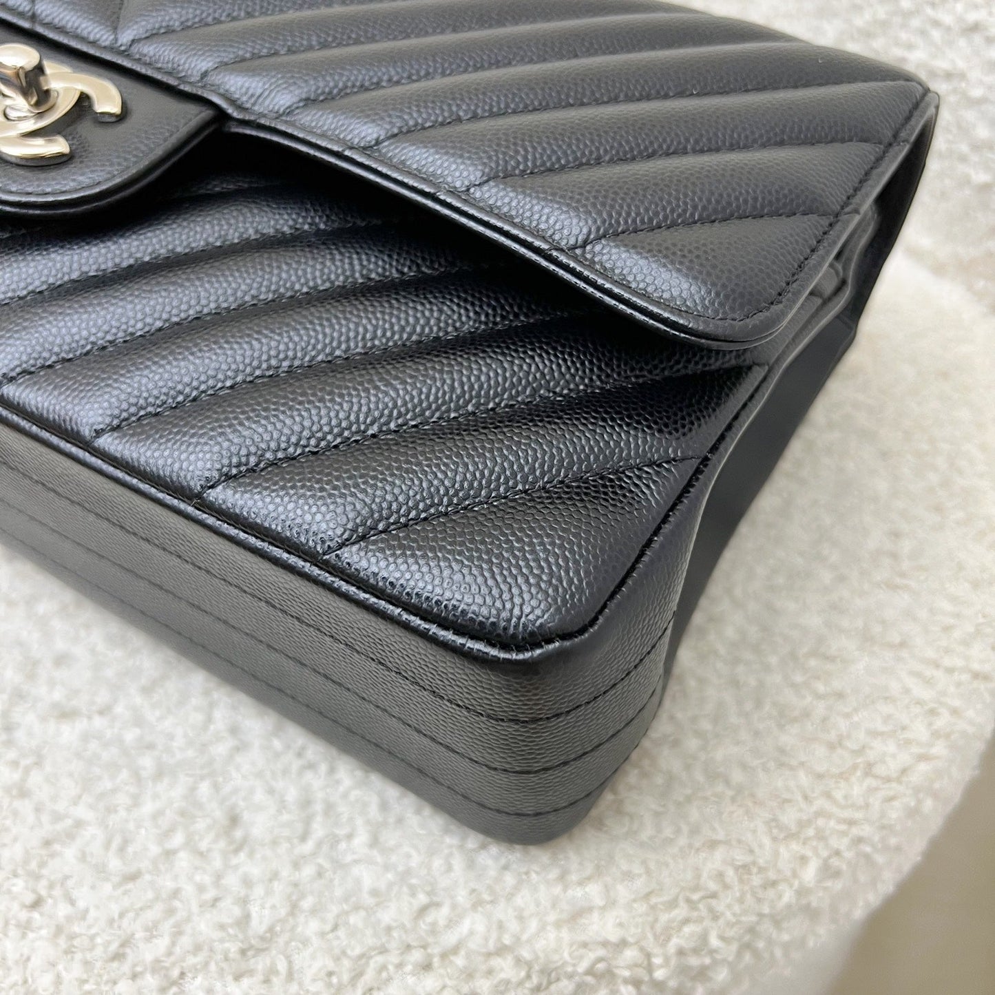 GLM-Medium Classic Flap CF in Chevron Quilted Black Caviar and SHW (Model: A01112)