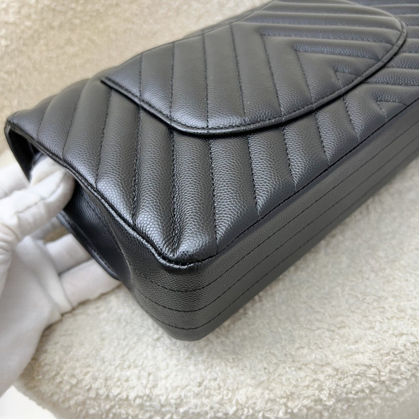 GLM-Medium Classic Flap CF in Chevron Quilted Black Caviar and SHW (Model: A01112)