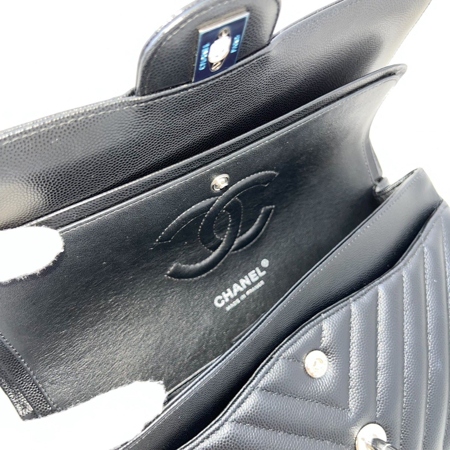GLM-Medium Classic Flap CF in Chevron Quilted Black Caviar and SHW (Model: A01112)