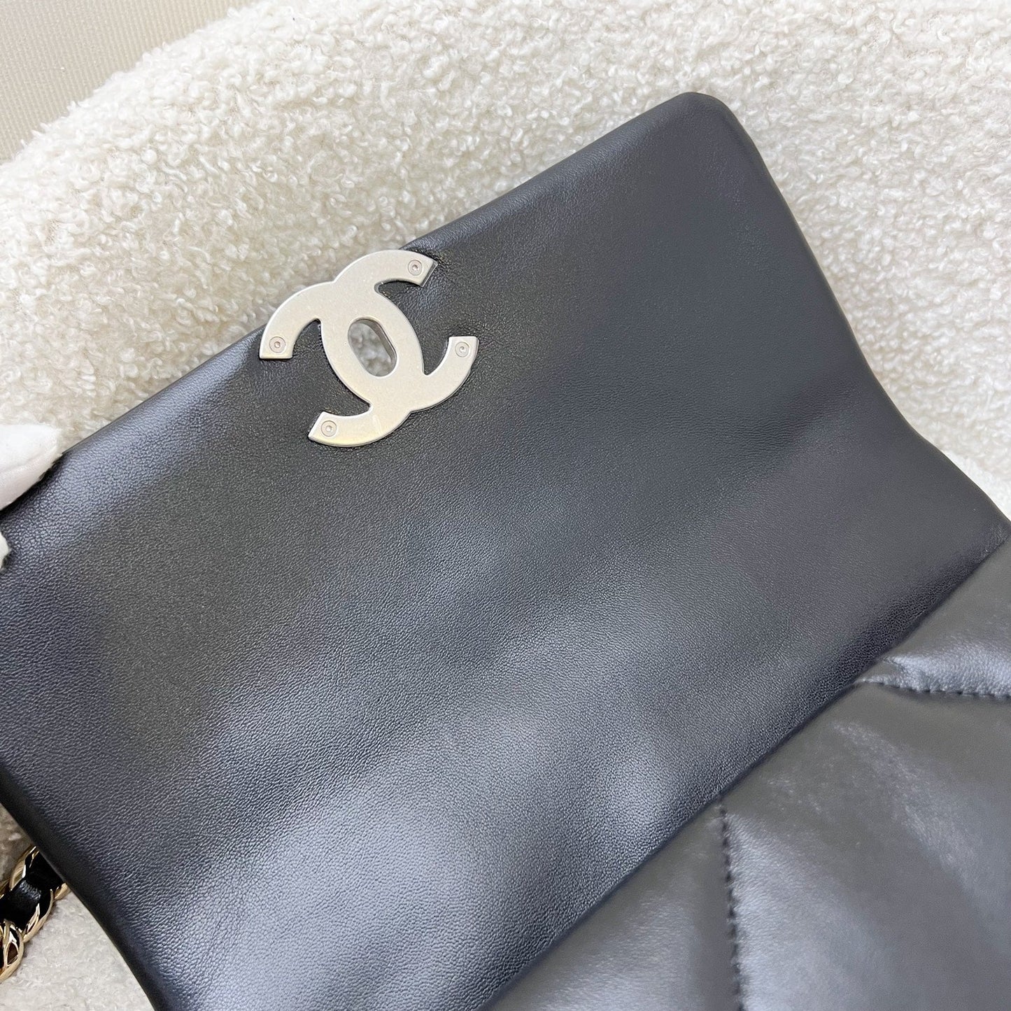 GLM-19 Small Flap in Black Lambskin and 3-tone Hardware with Silver Turnlock (Model: AS1160)