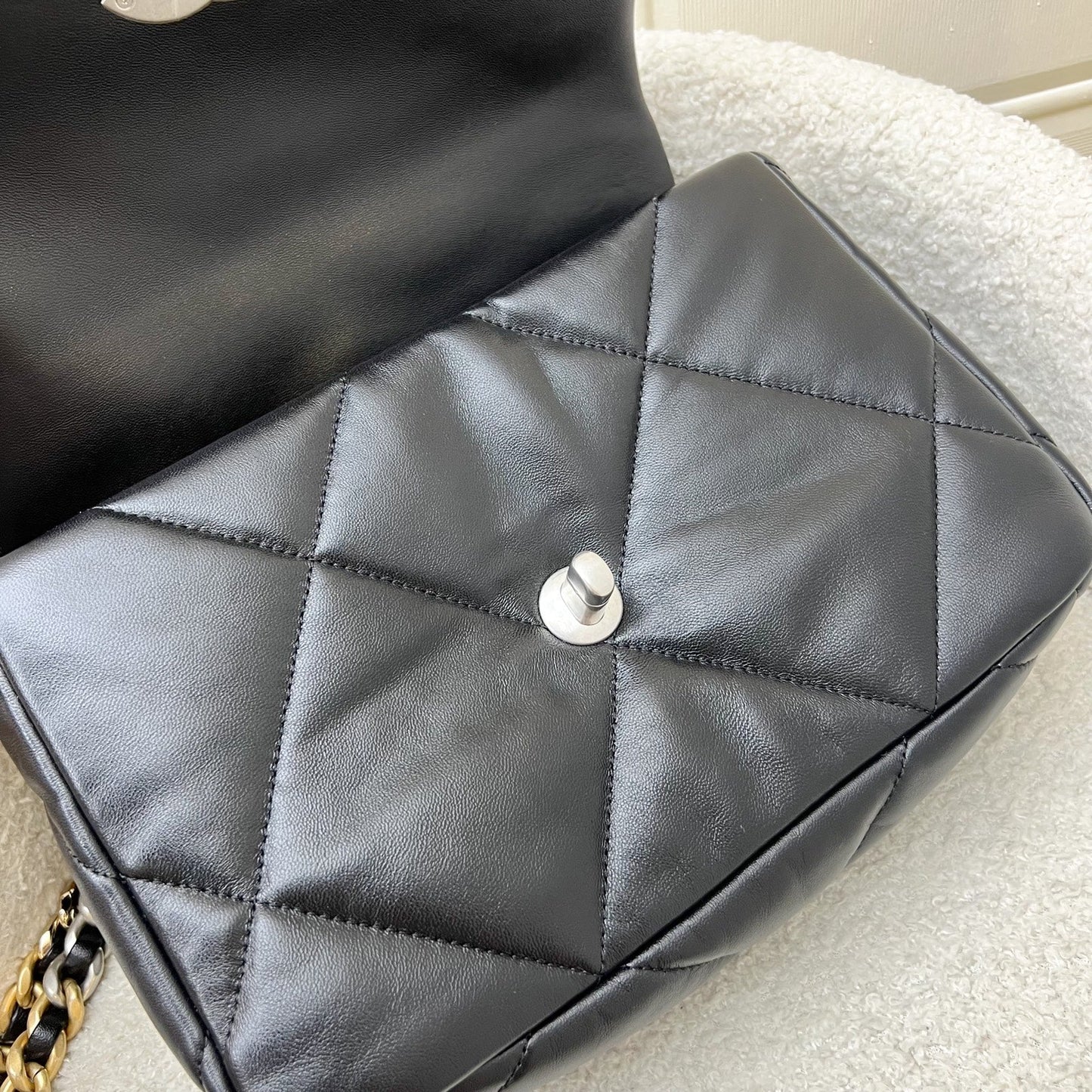 GLM-19 Small Flap in Black Lambskin and 3-tone Hardware with Silver Turnlock (Model: AS1160)