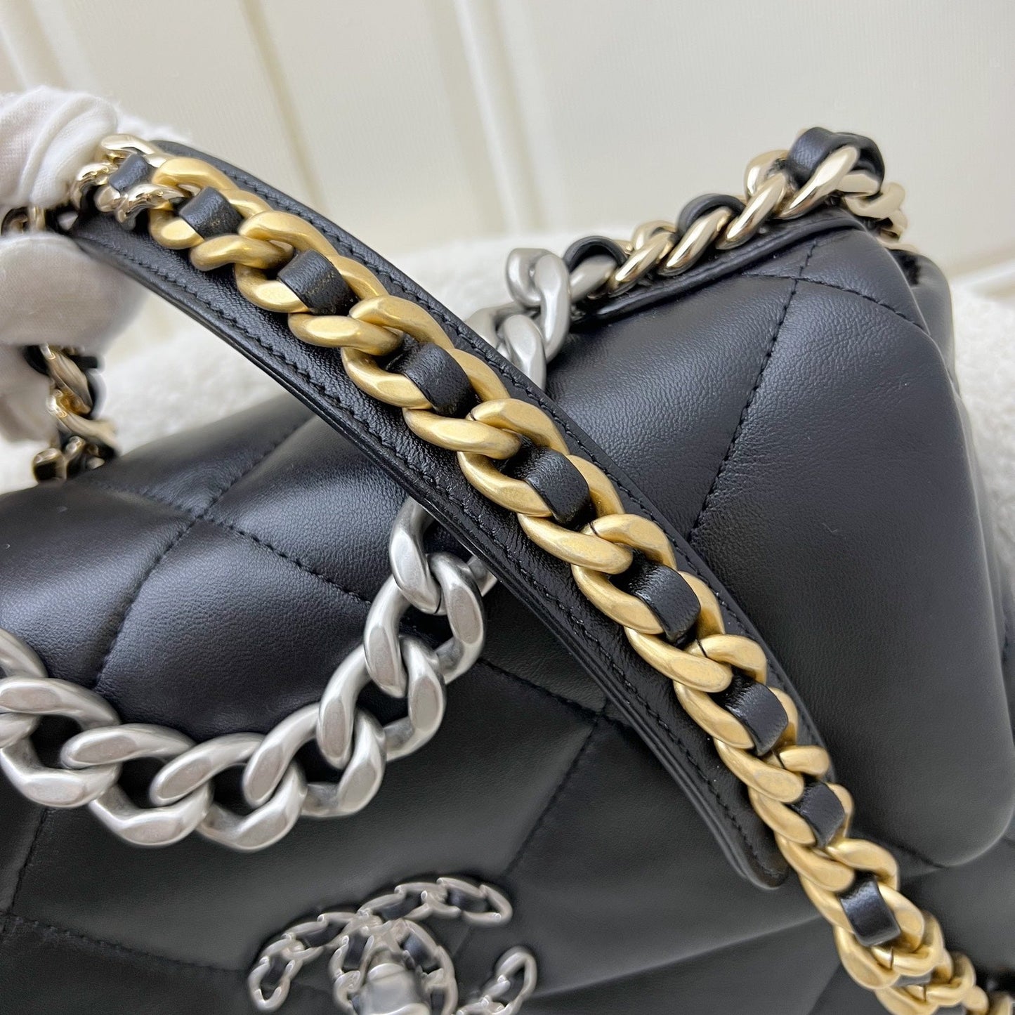 GLM-19 Small Flap in Black Lambskin and 3-tone Hardware with Silver Turnlock (Model: AS1160)