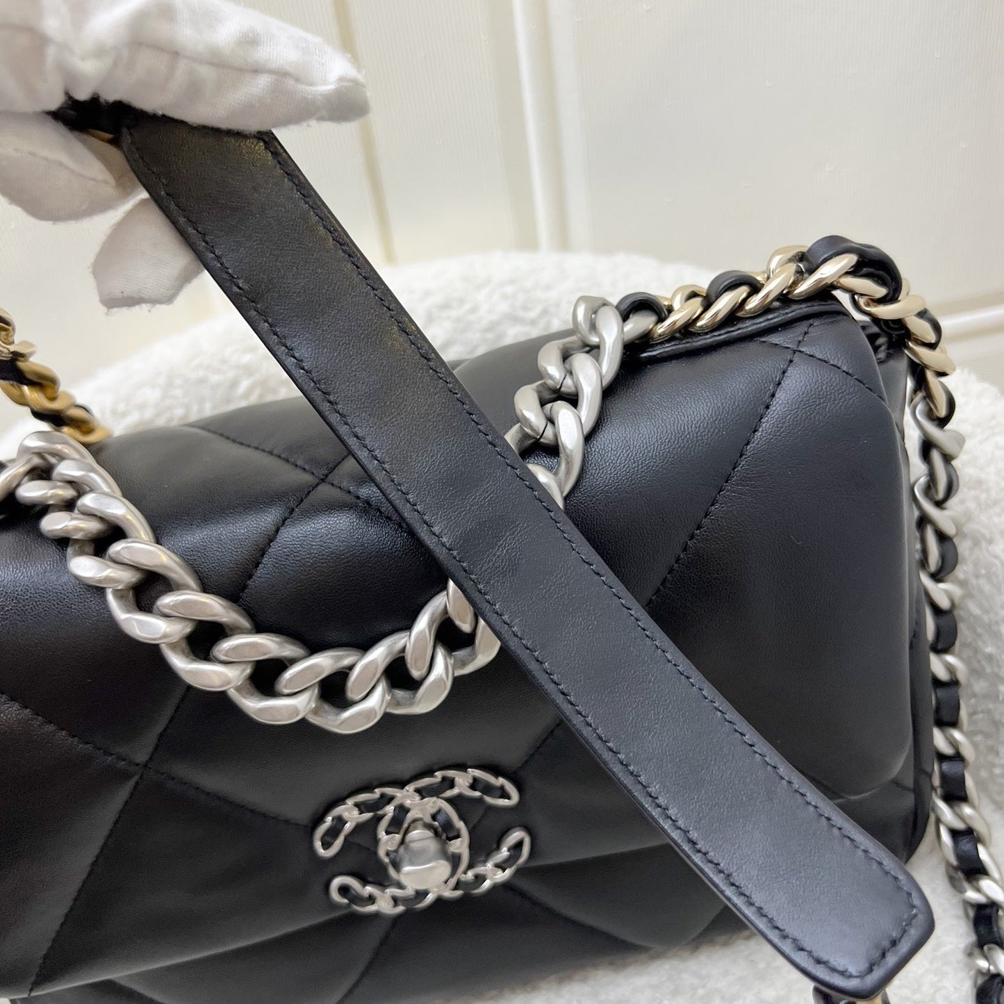 GLM-19 Small Flap in Black Lambskin and 3-tone Hardware with Silver Turnlock (Model: AS1160)