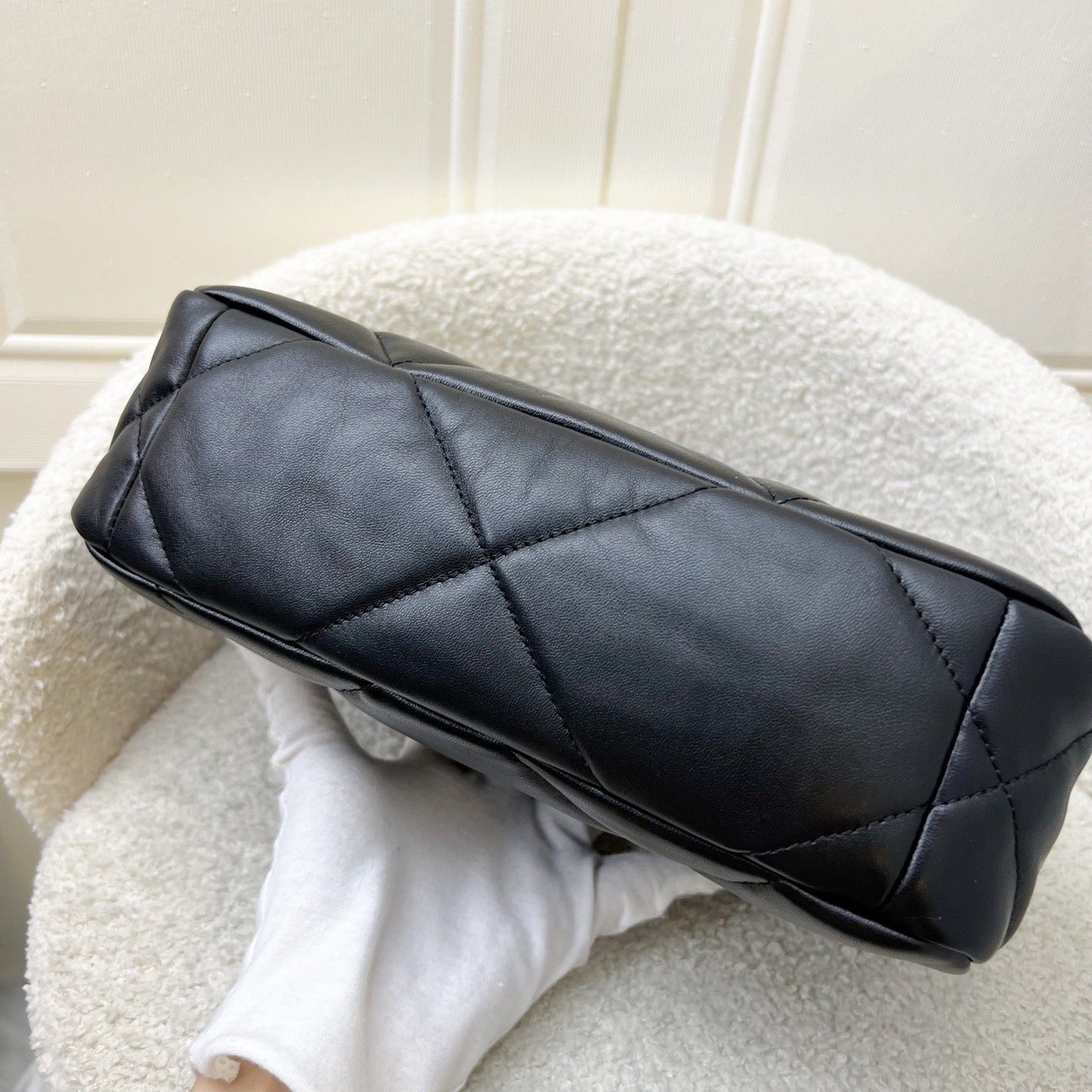 GLM-19 Small Flap in Black Lambskin and 3-tone Hardware with Silver Turnlock (Model: AS1160)