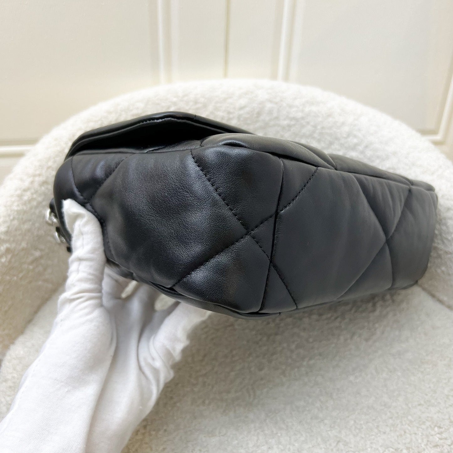 GLM-19 Small Flap in Black Lambskin and 3-tone Hardware with Silver Turnlock (Model: AS1160)