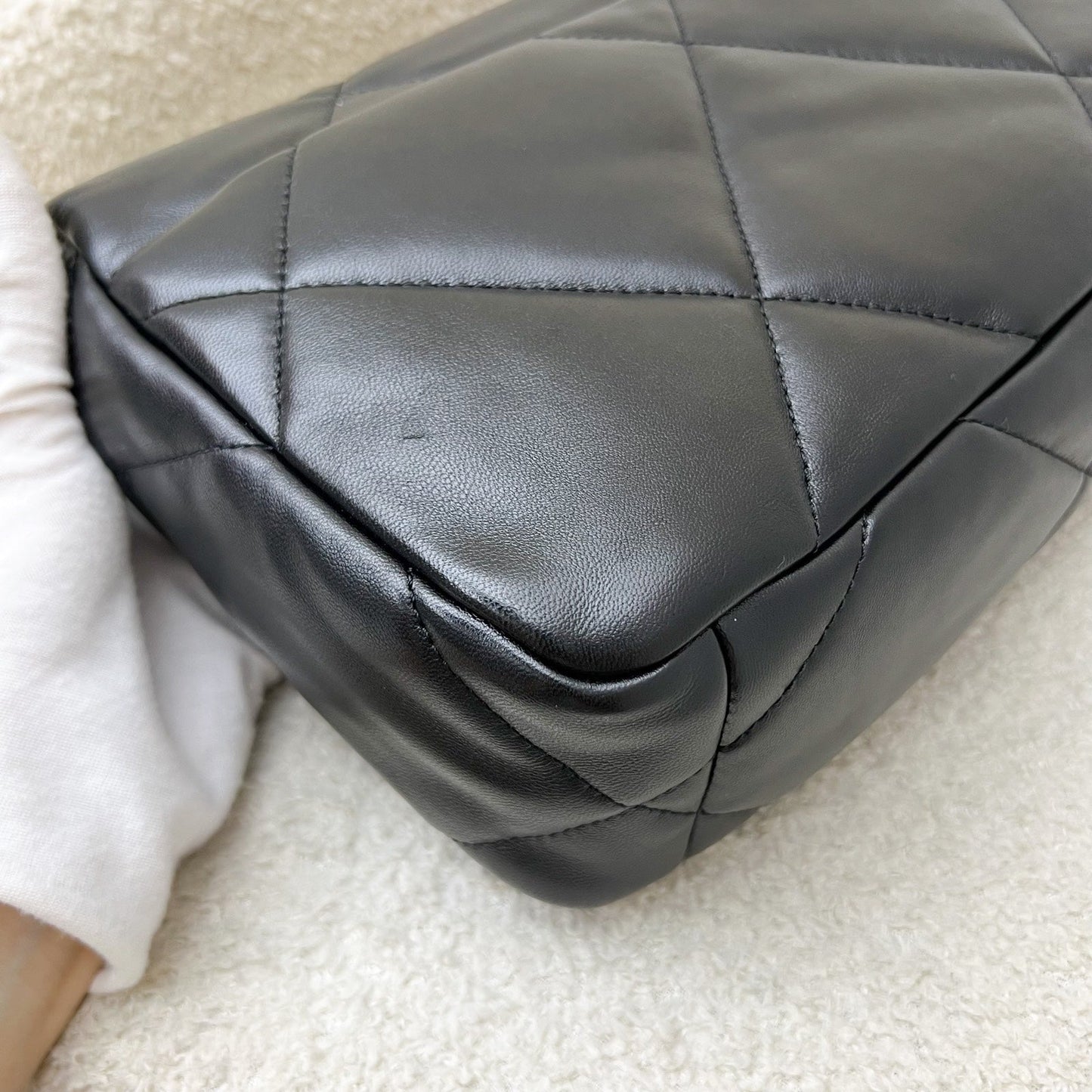 GLM-19 Small Flap in Black Lambskin and 3-tone Hardware with Silver Turnlock (Model: AS1160)