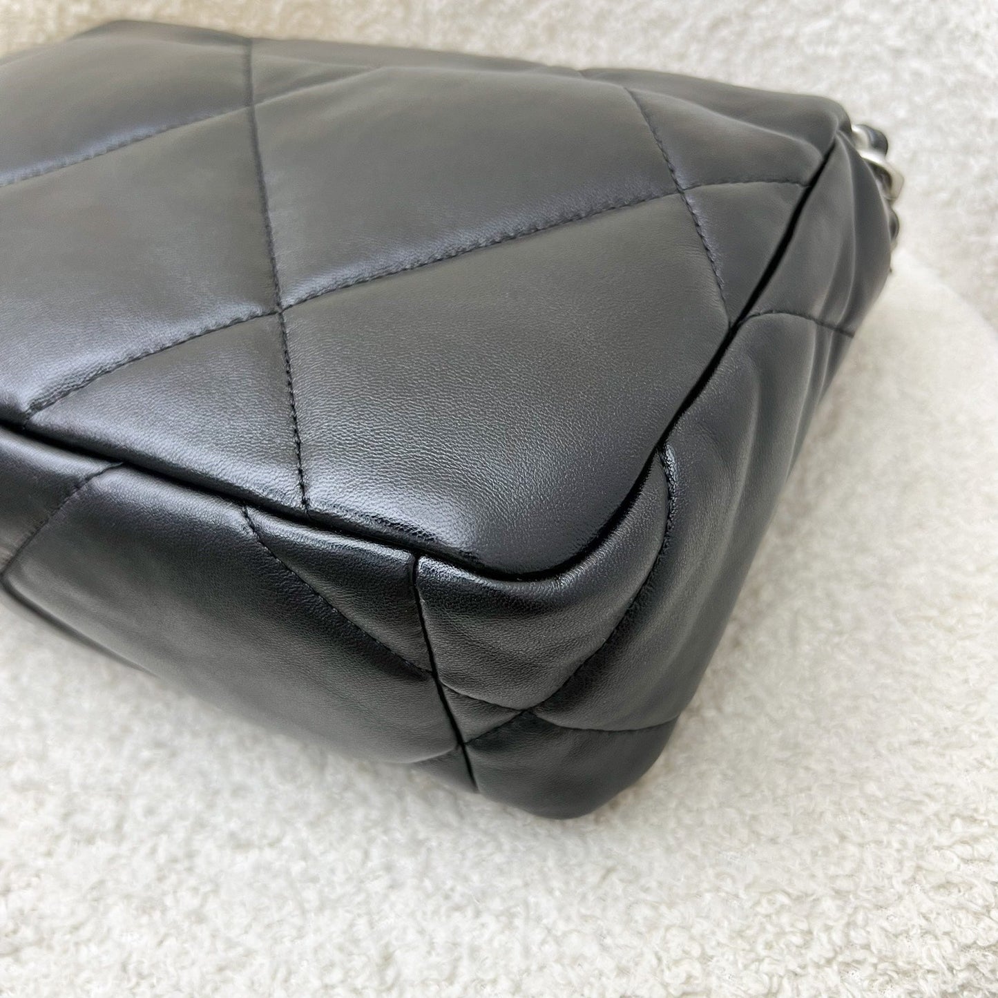 GLM-19 Small Flap in Black Lambskin and 3-tone Hardware with Silver Turnlock (Model: AS1160)