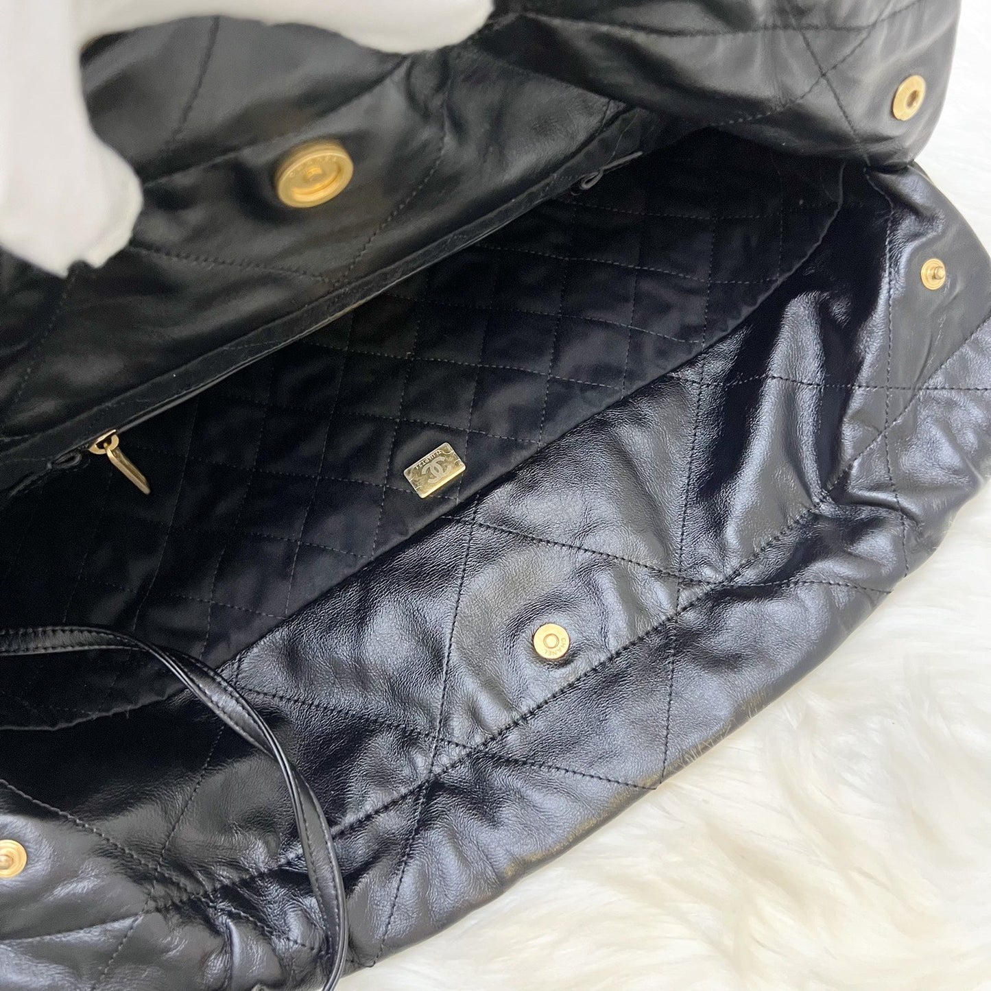 GLM-22 Medium Hobo Bag in Black Calfskin and AGHW (Model: AS3261)